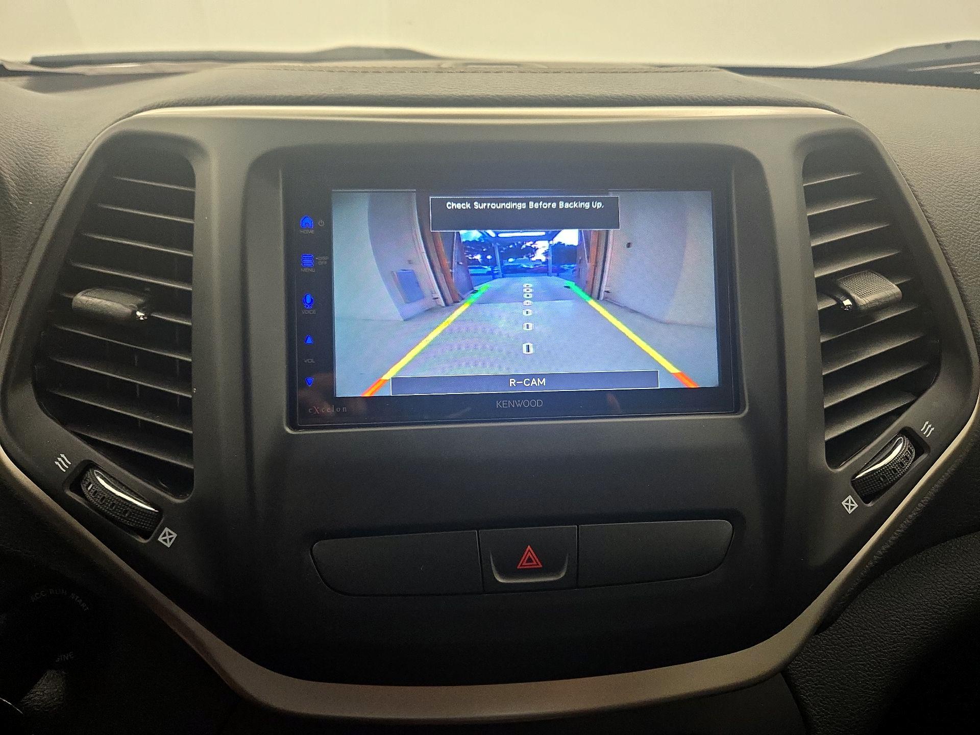 Thumbnail: 2016 Jeep Cherokee - 14