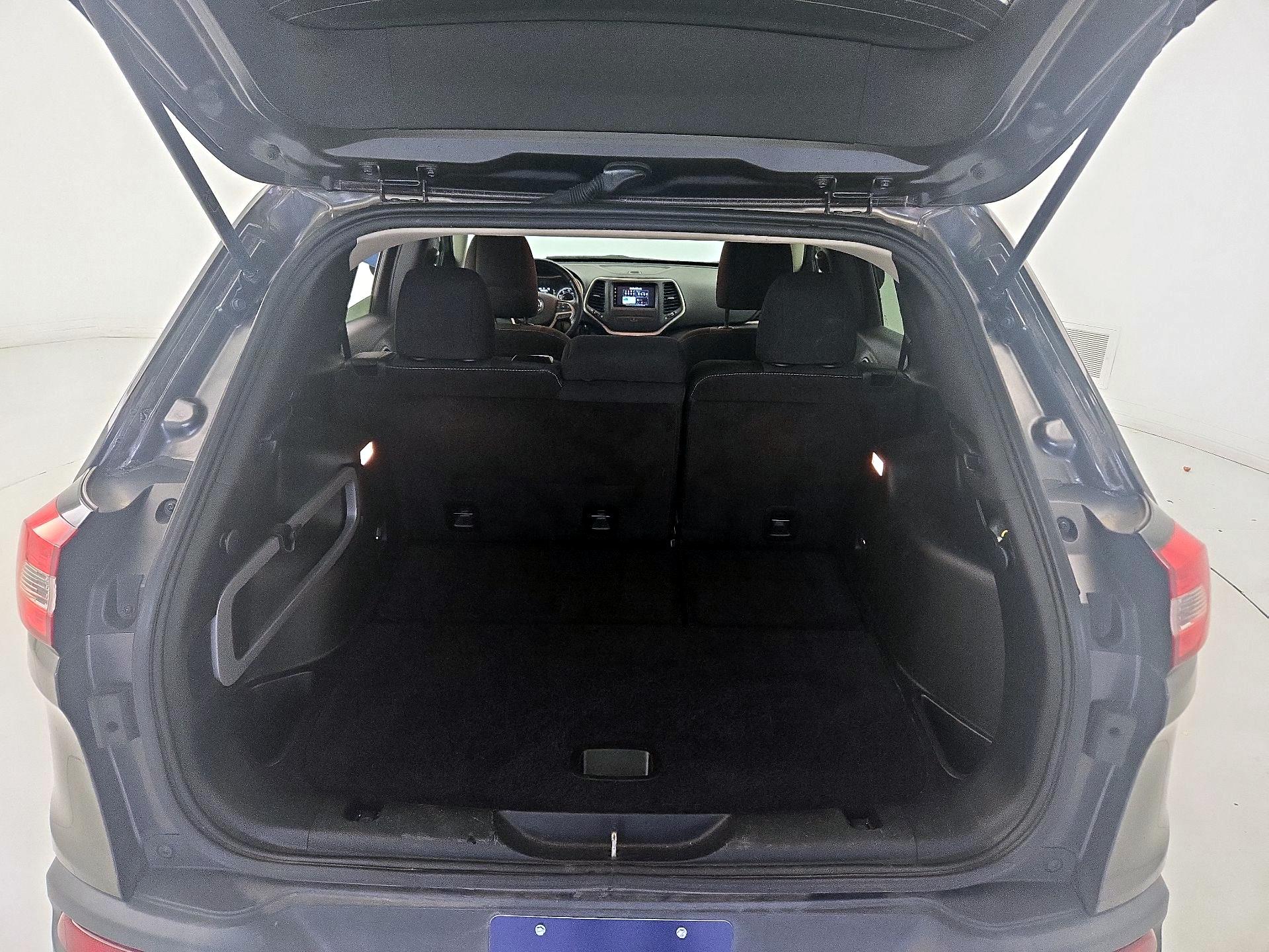Thumbnail: 2016 Jeep Cherokee - 20