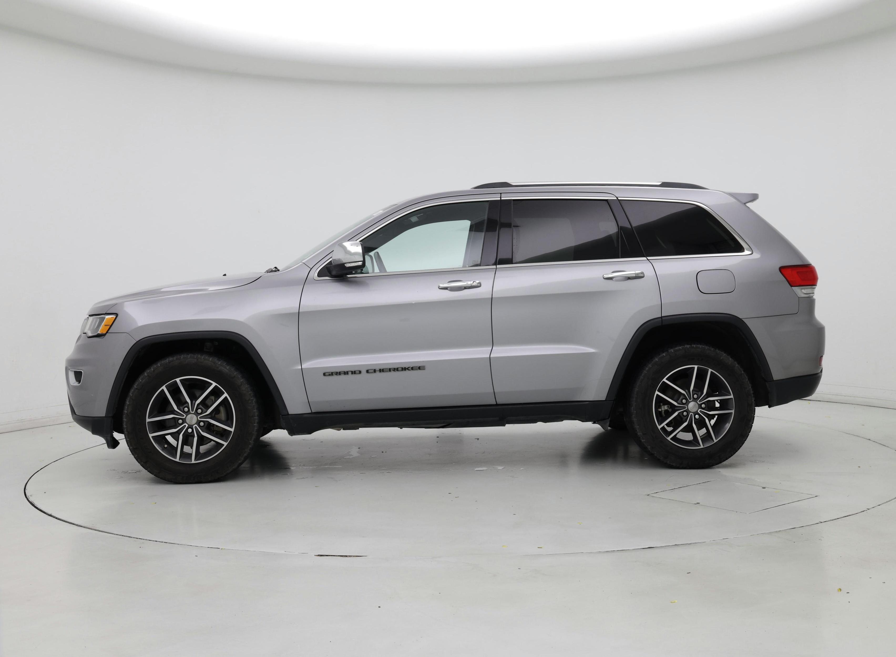 Thumbnail: 2018 Jeep Grand Cherokee - 3