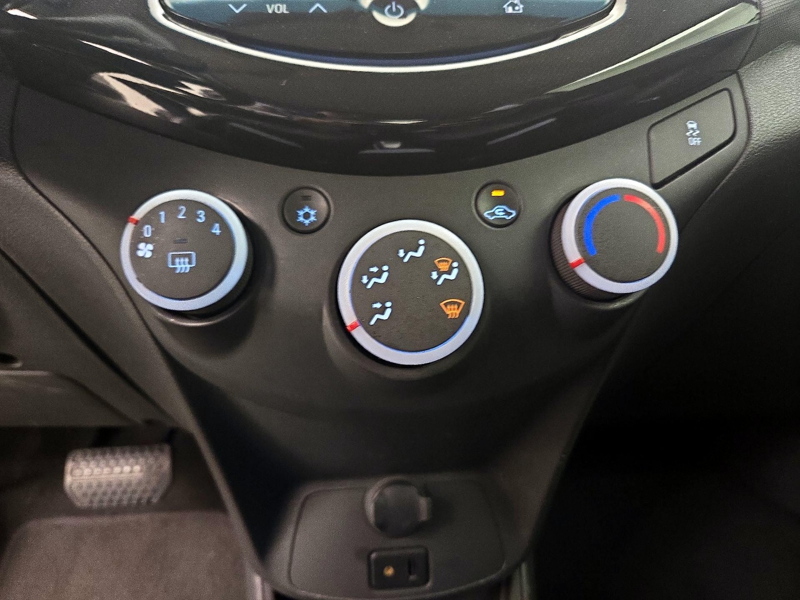 2015 Chevrolet Spark 1LT - Photo 15