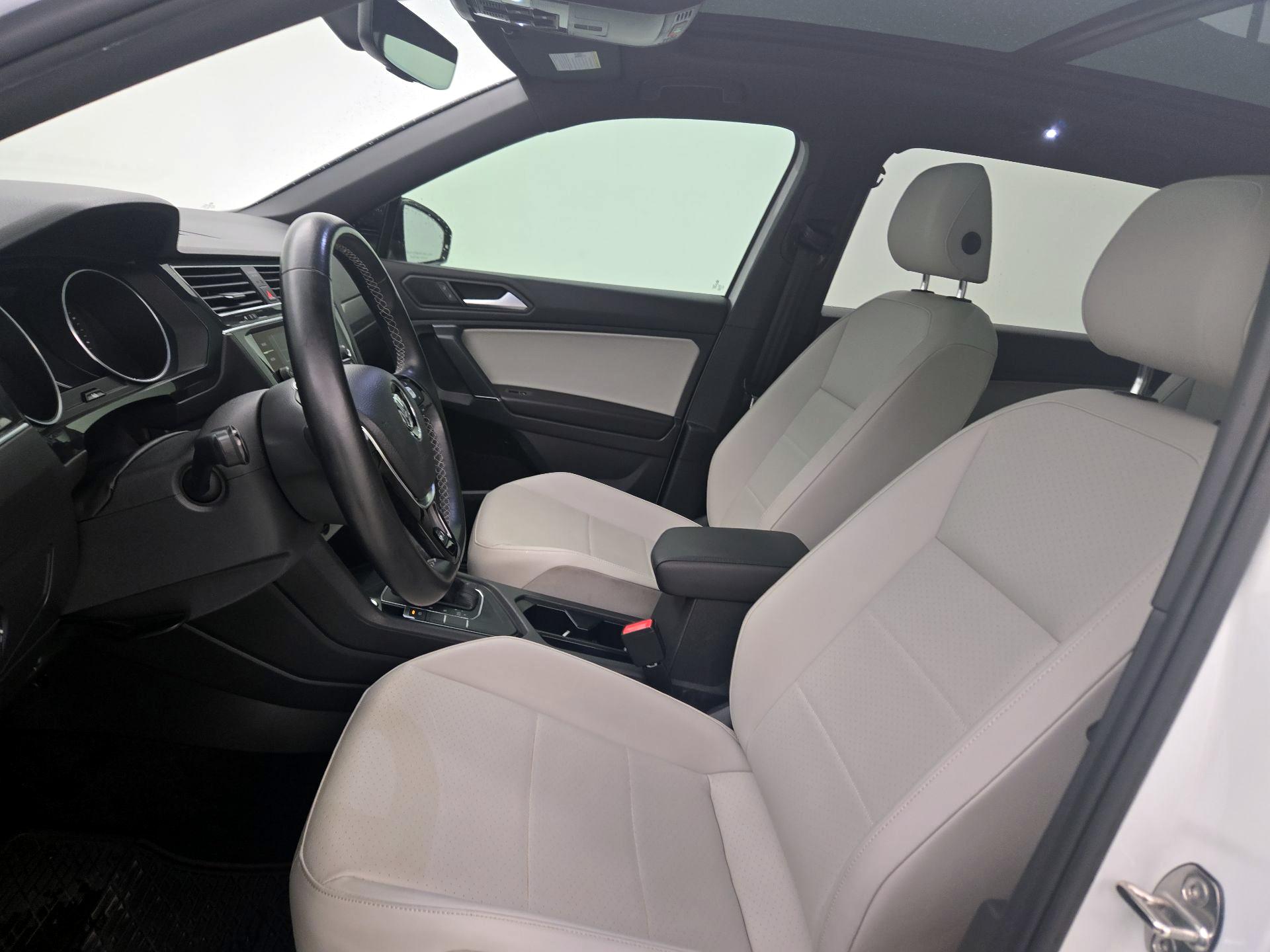 Thumbnail: 2020 Volkswagen Tiguan - 11