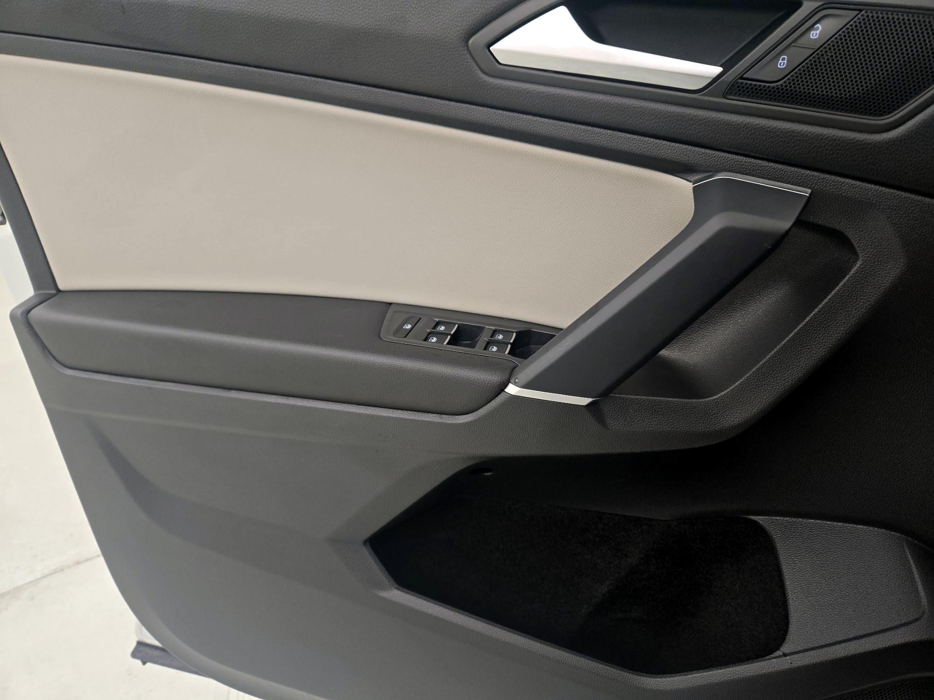 Thumbnail: 2020 Volkswagen Tiguan - 12