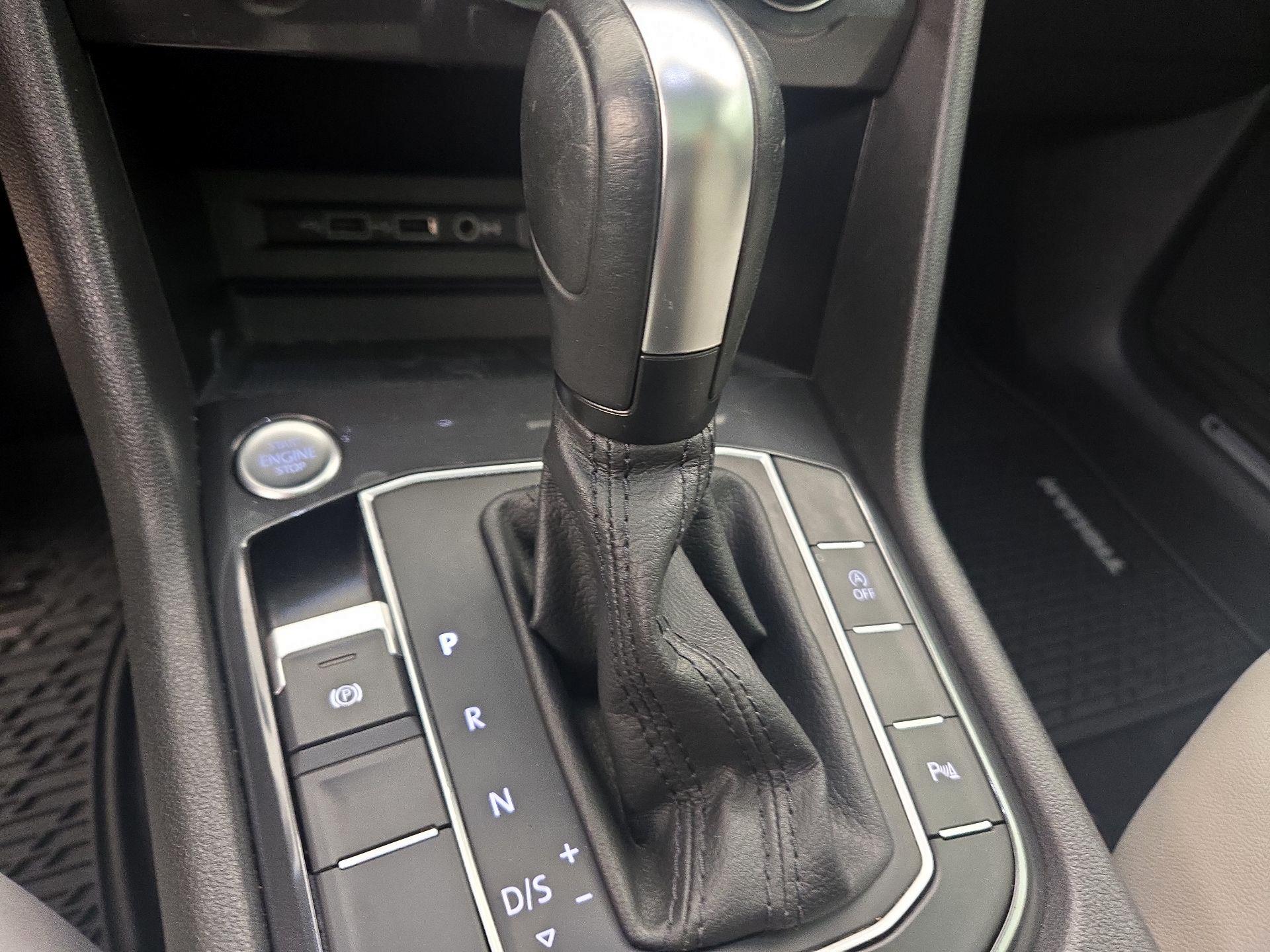 Thumbnail: 2020 Volkswagen Tiguan - 17