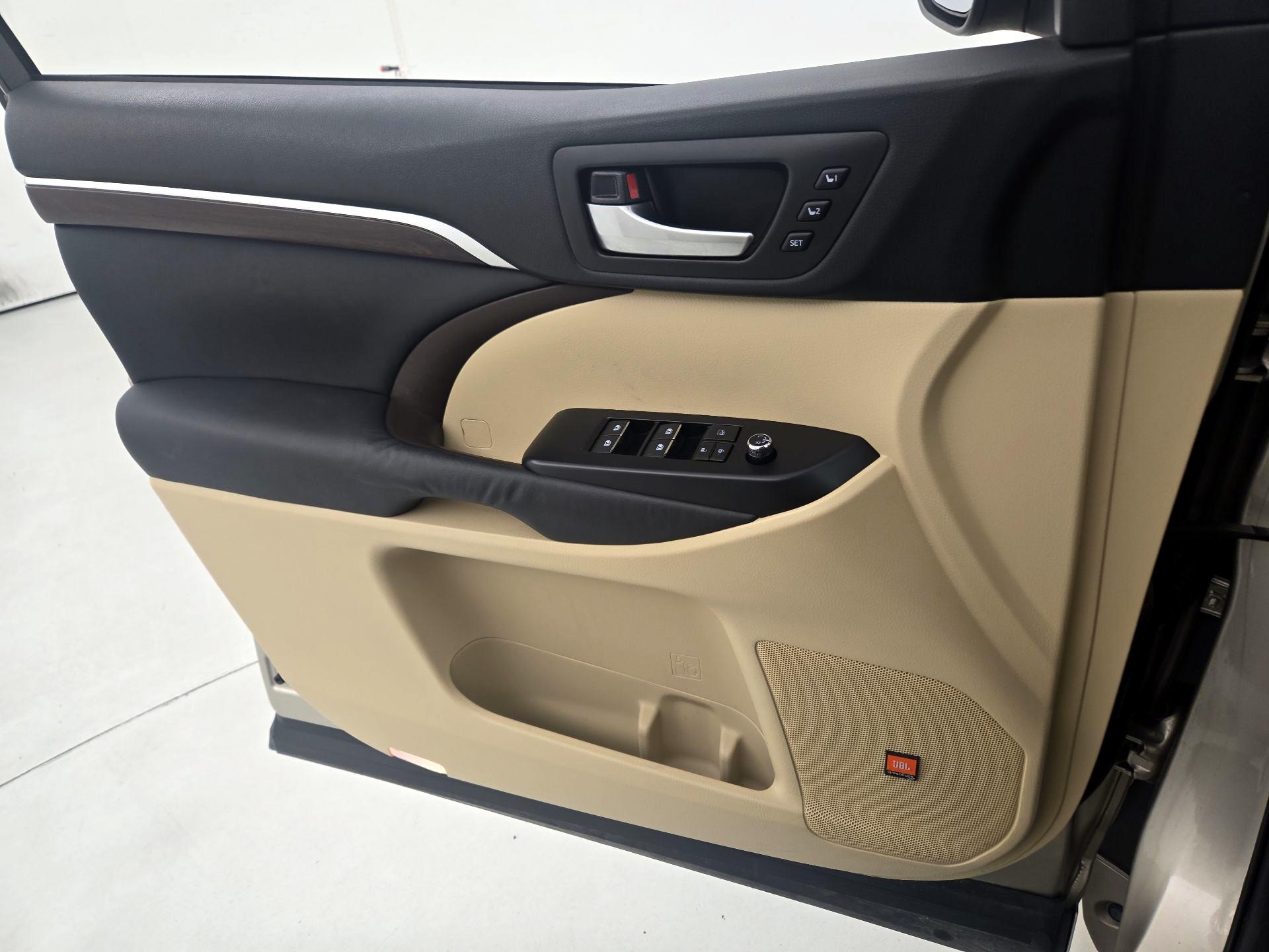Thumbnail: 2014 Toyota Highlander - 12