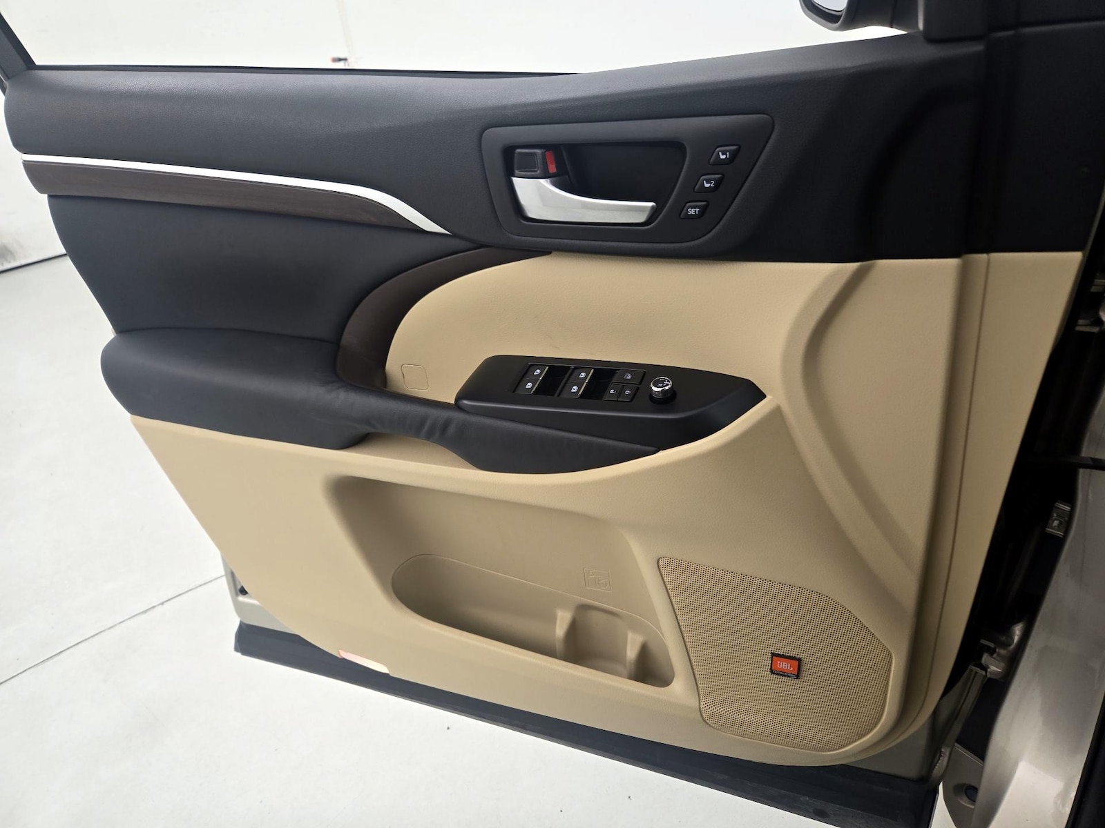2014 Toyota Highlander Limited - Photo 13