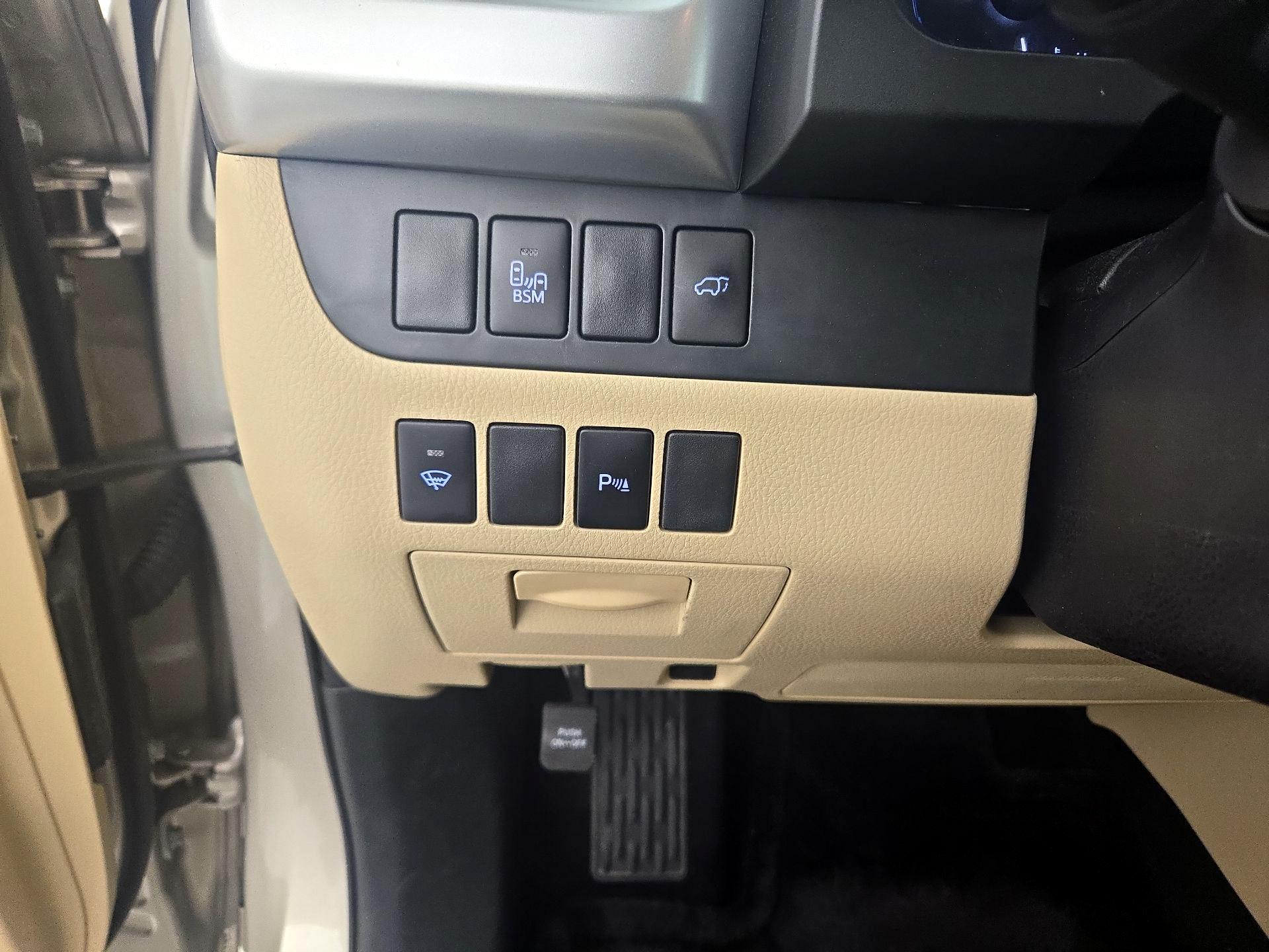 Thumbnail: 2014 Toyota Highlander - 13