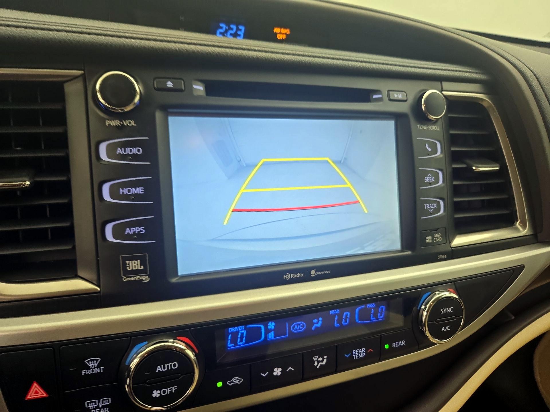 Thumbnail: 2014 Toyota Highlander - 14