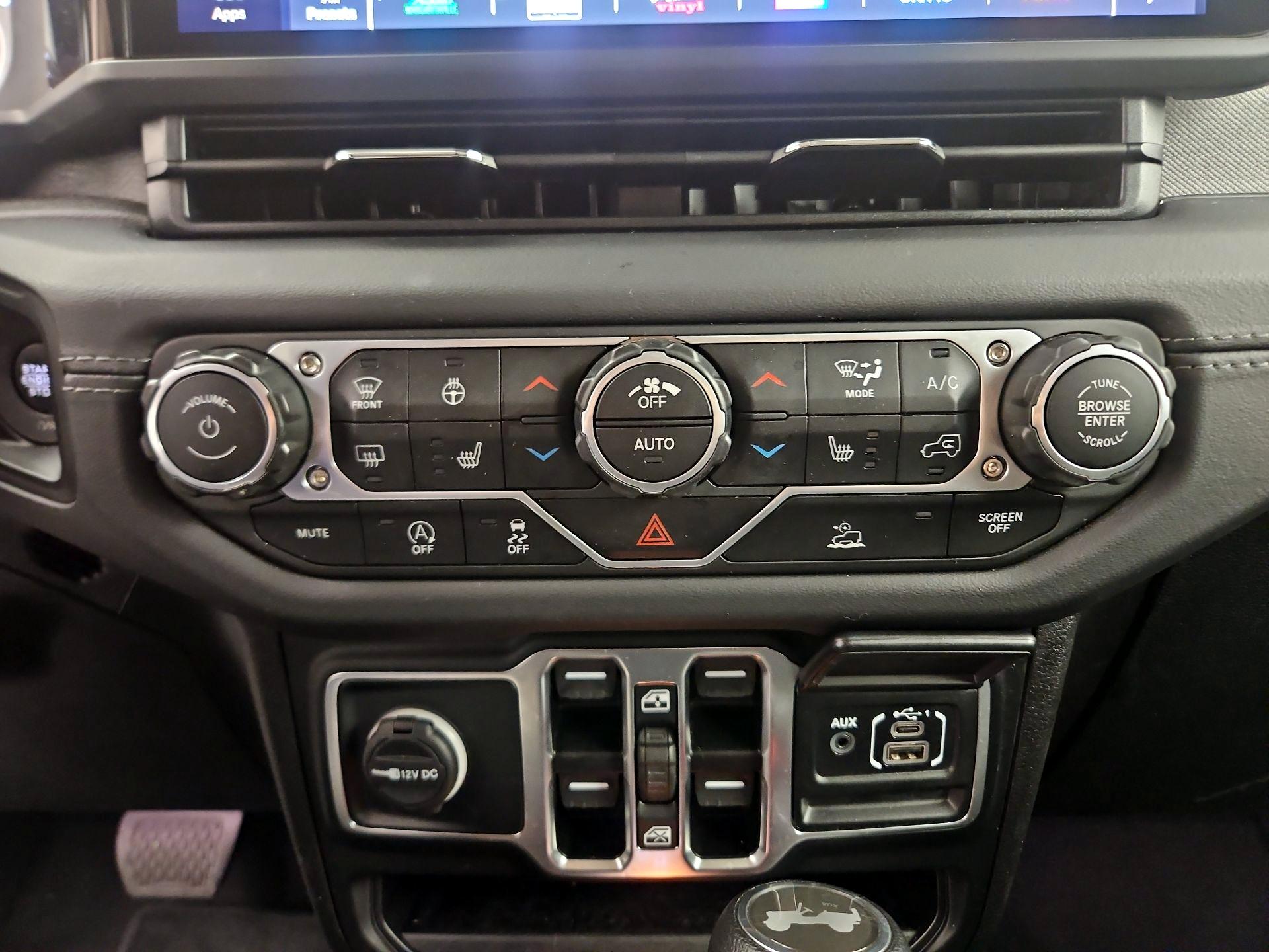 Thumbnail: 2025 Jeep Wrangler - 14