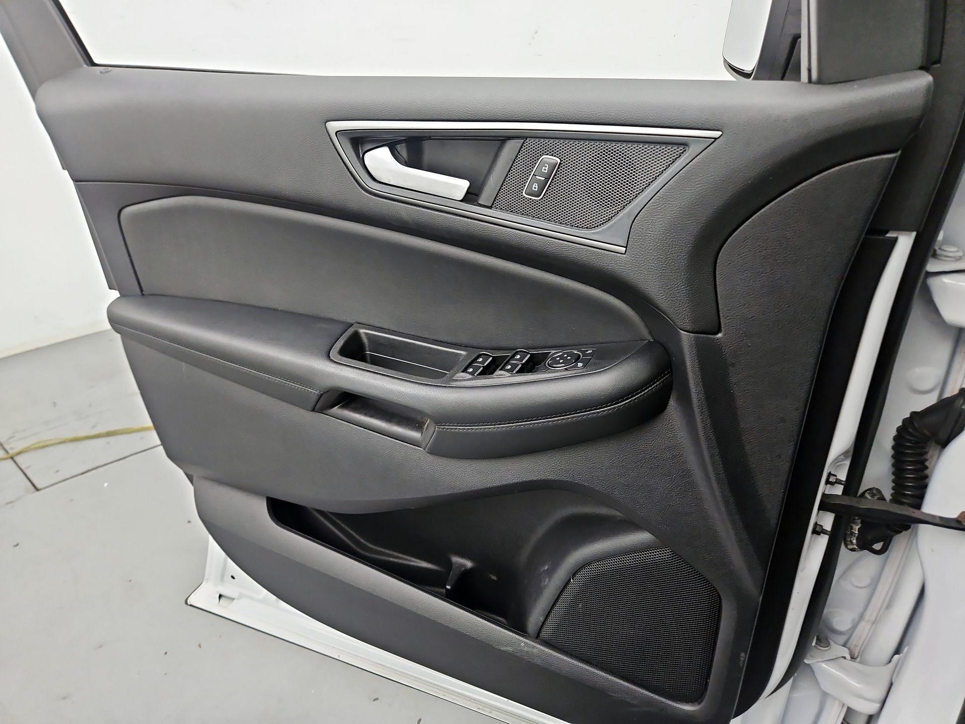 Thumbnail: 2020 Ford Edge - 12