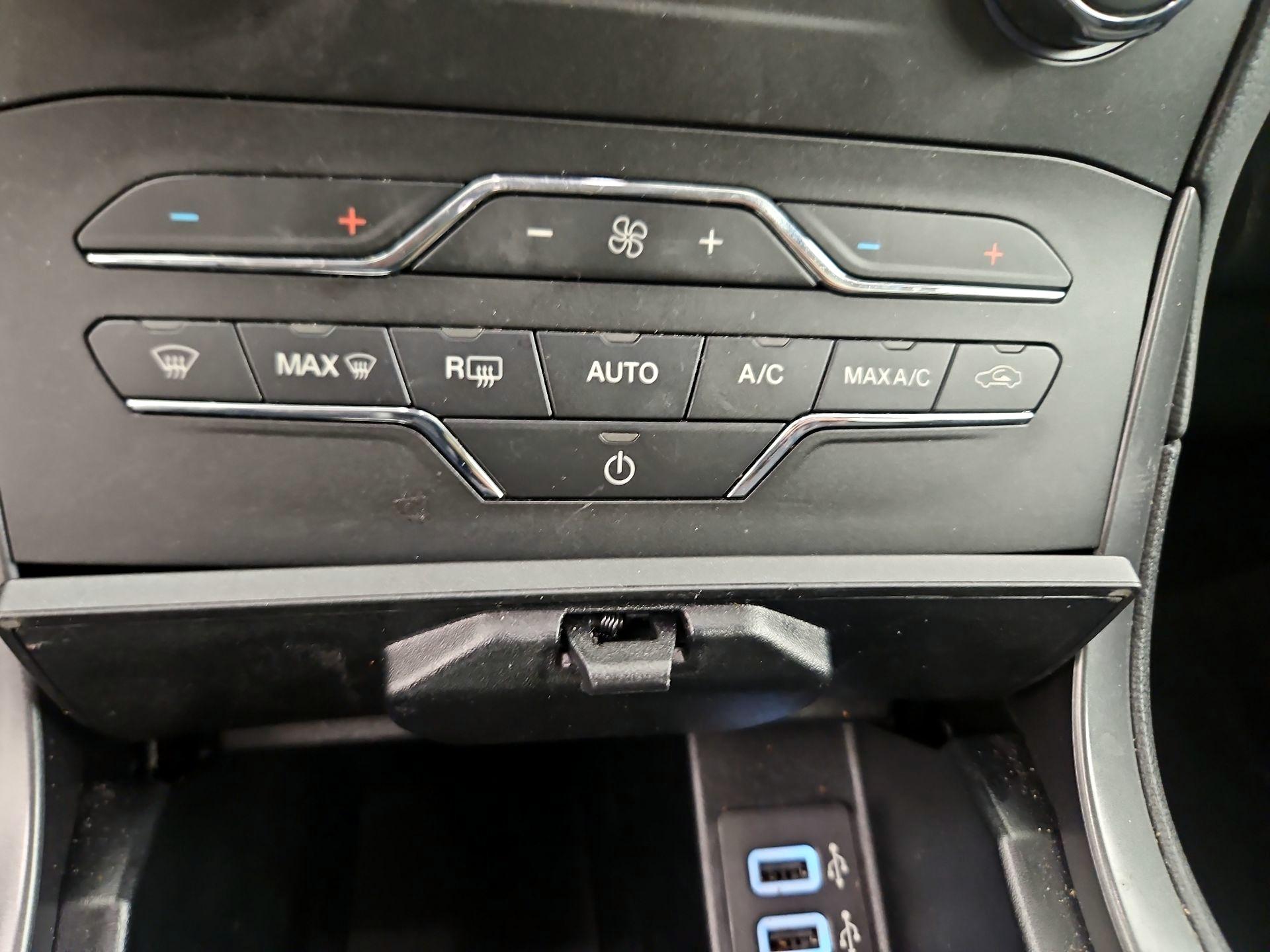 Thumbnail: 2020 Ford Edge - 16
