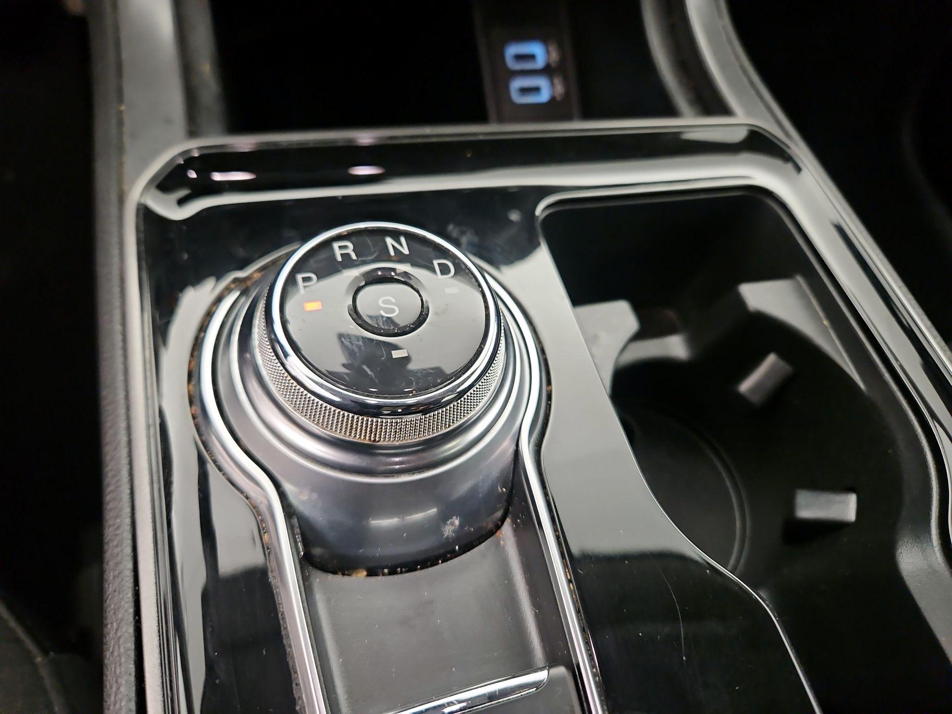 Thumbnail: 2020 Ford Edge - 17