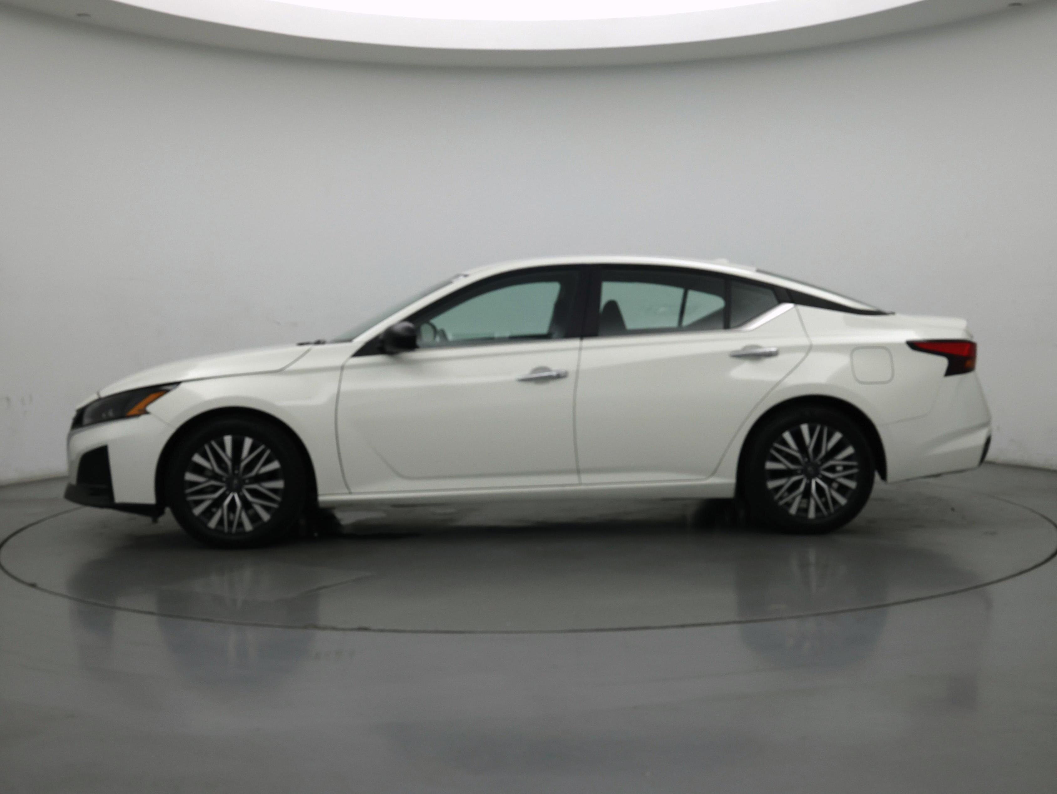 Thumbnail: 2025 Nissan Altima - 3