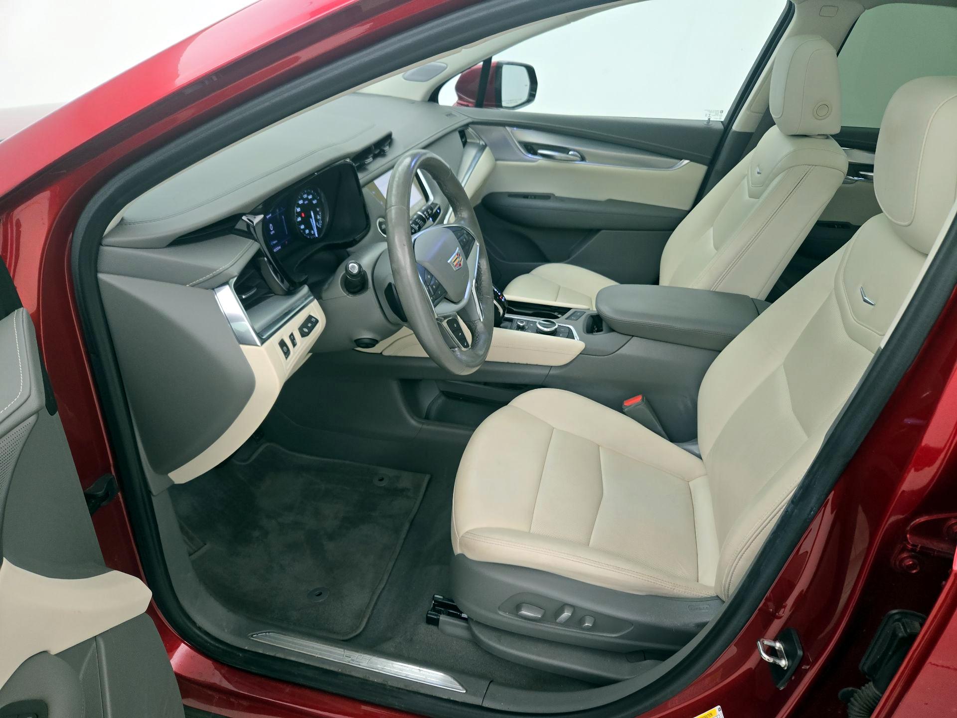 Thumbnail: 2021 Cadillac XT5 - 11