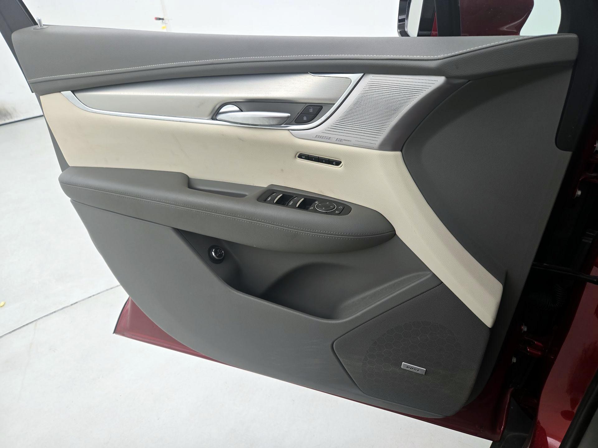 Thumbnail: 2021 Cadillac XT5 - 12