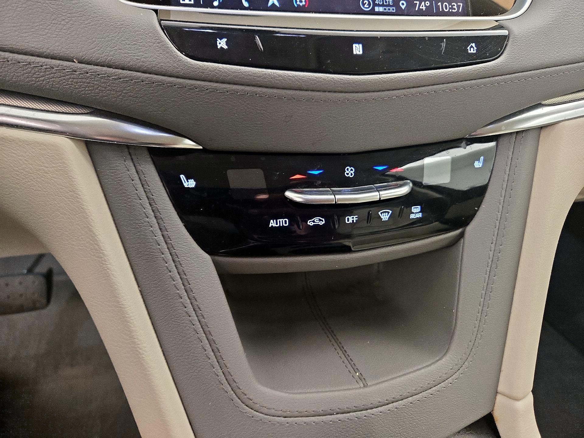 Thumbnail: 2021 Cadillac XT5 - 17