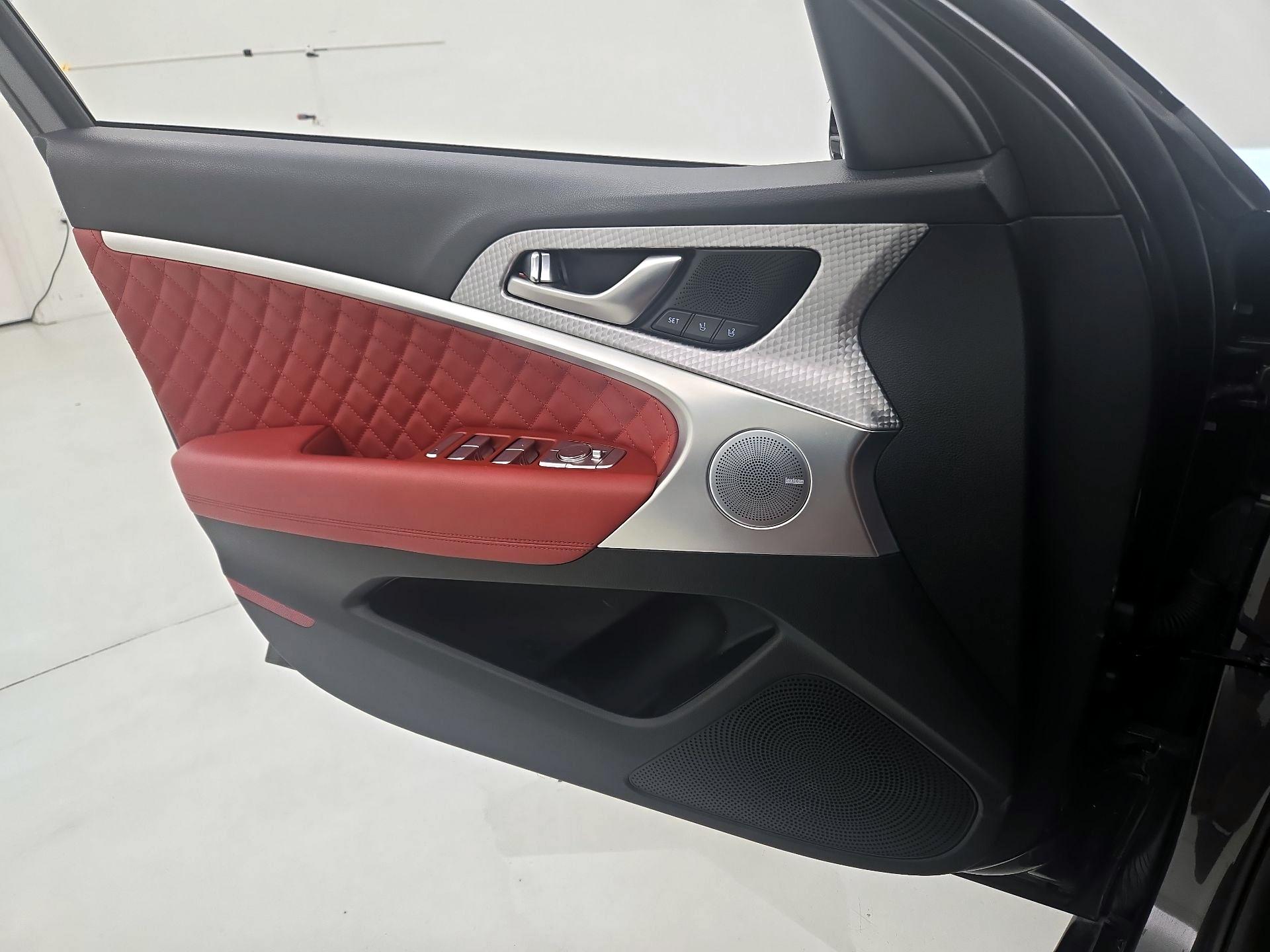 Thumbnail: 2023 Genesis G70 - 12