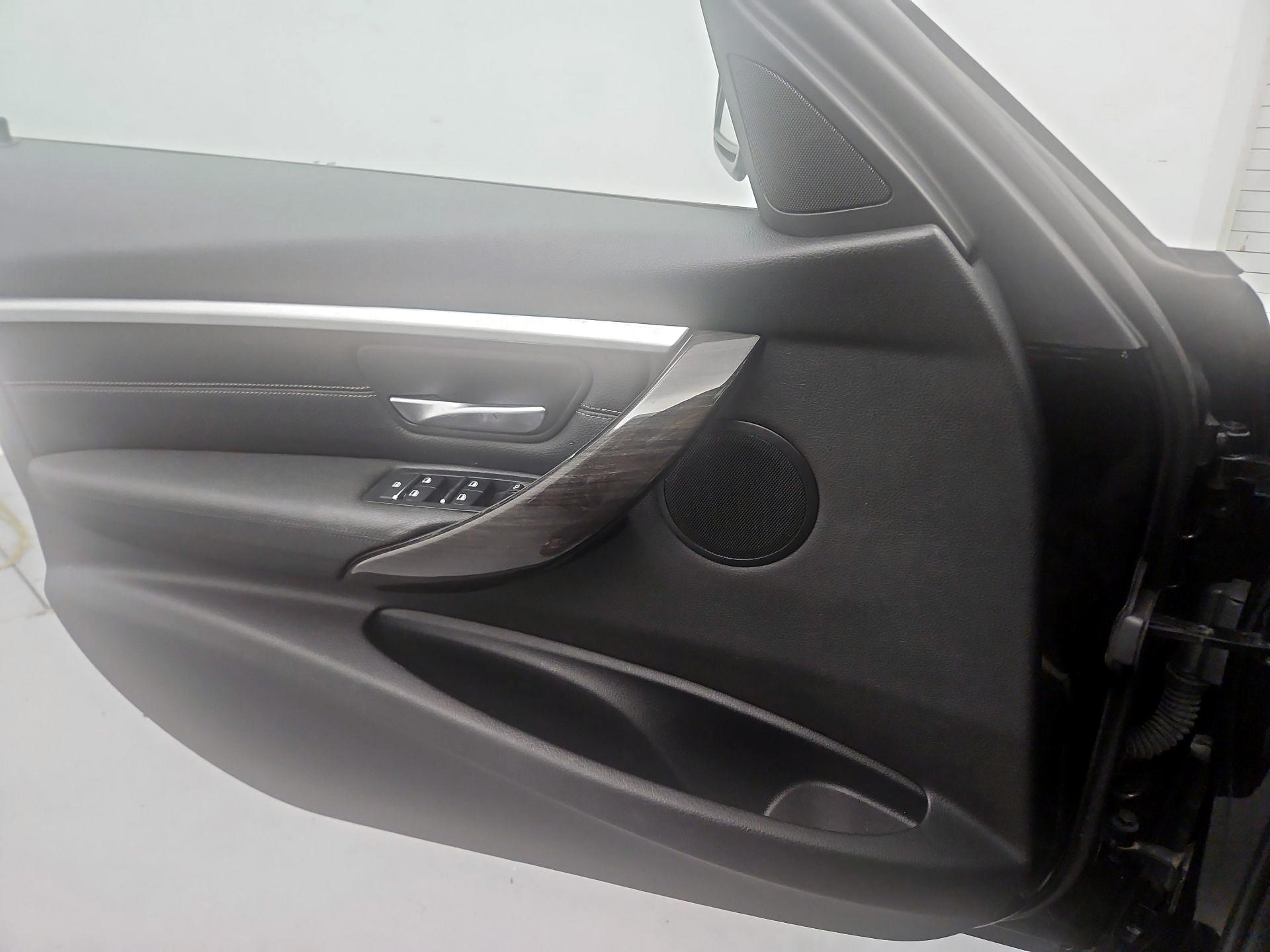 Thumbnail: 2016 BMW 3 Series - 10