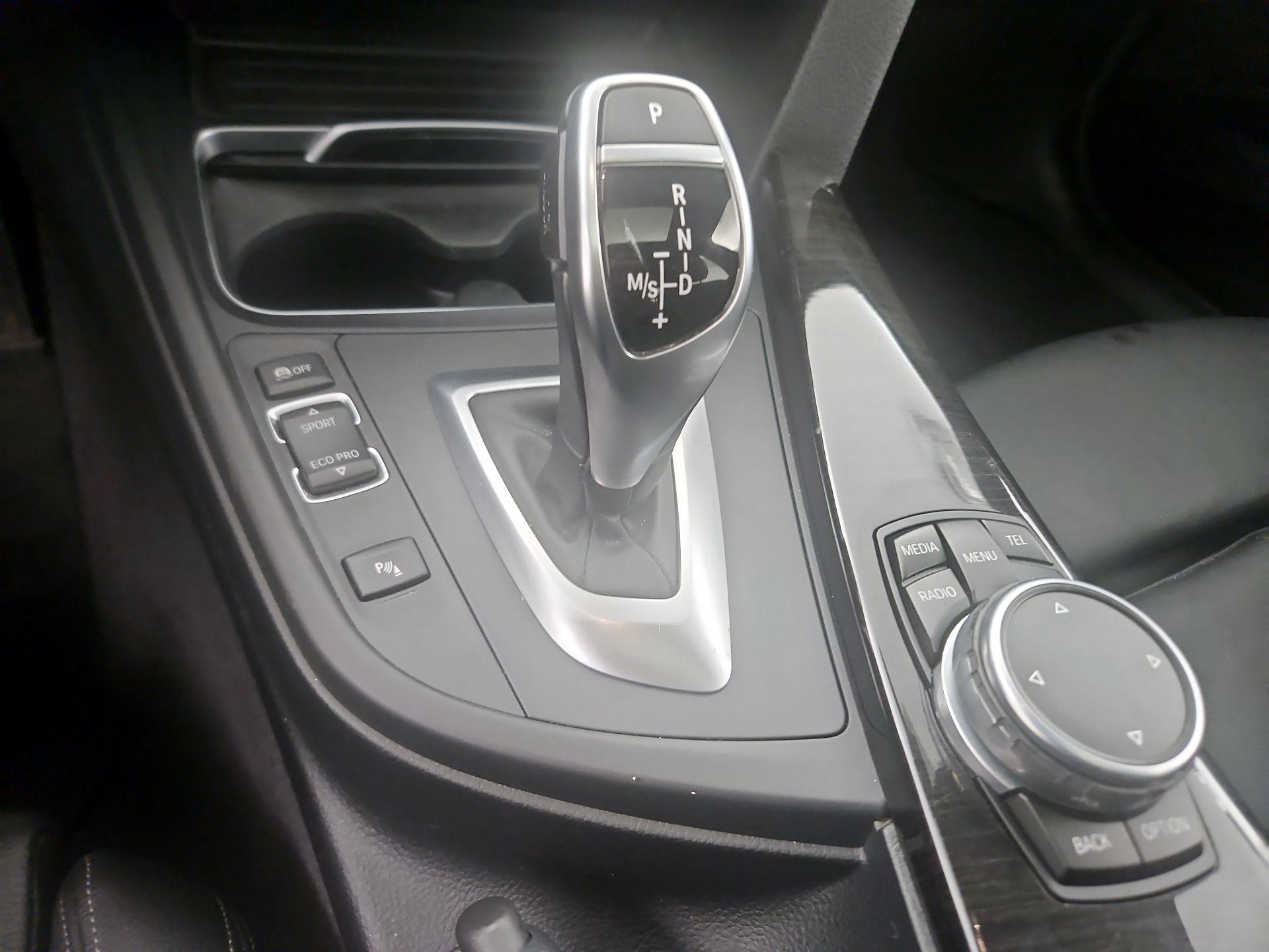 Thumbnail: 2016 BMW 3 Series - 16
