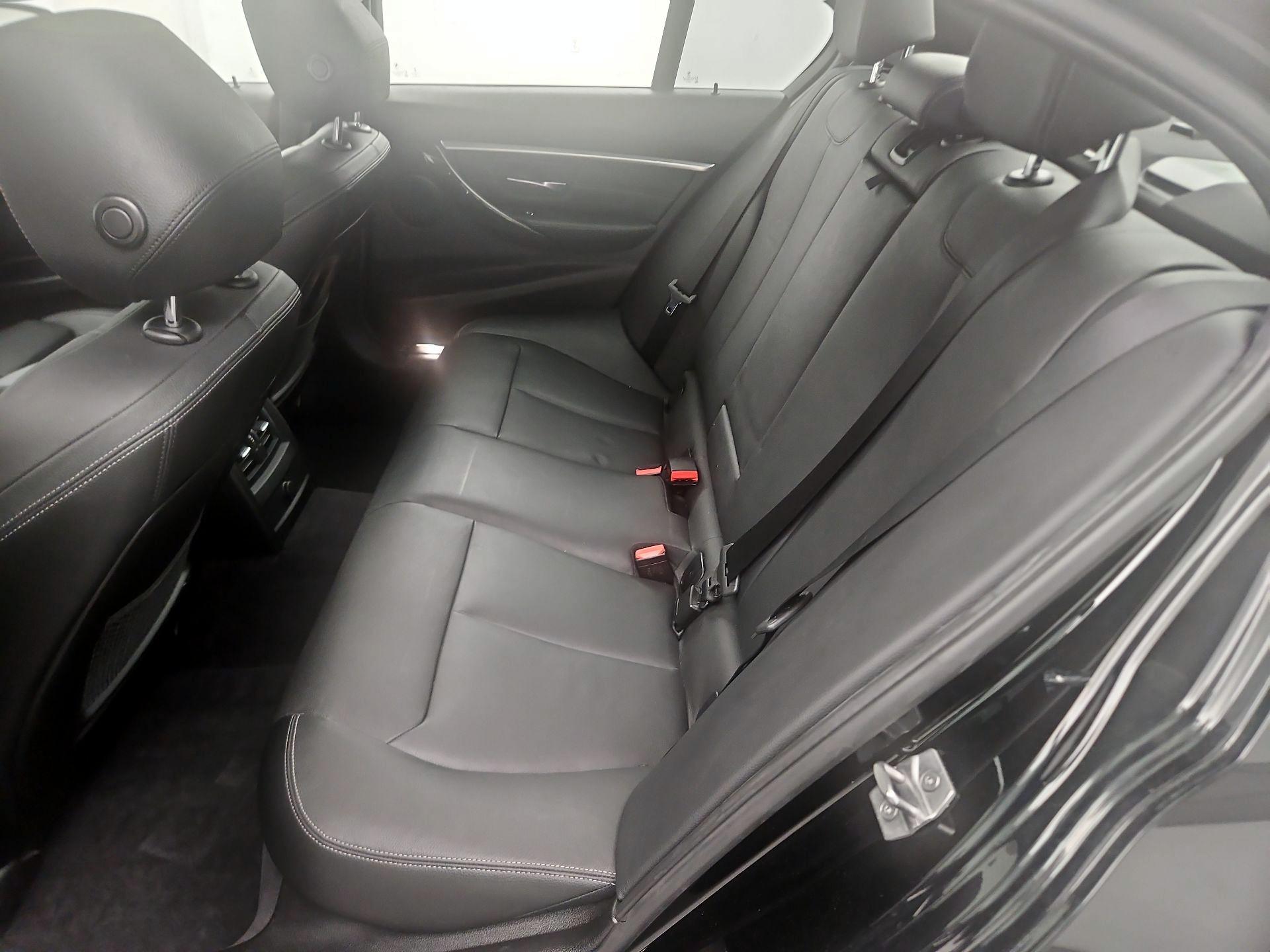 Thumbnail: 2016 BMW 3 Series - 19