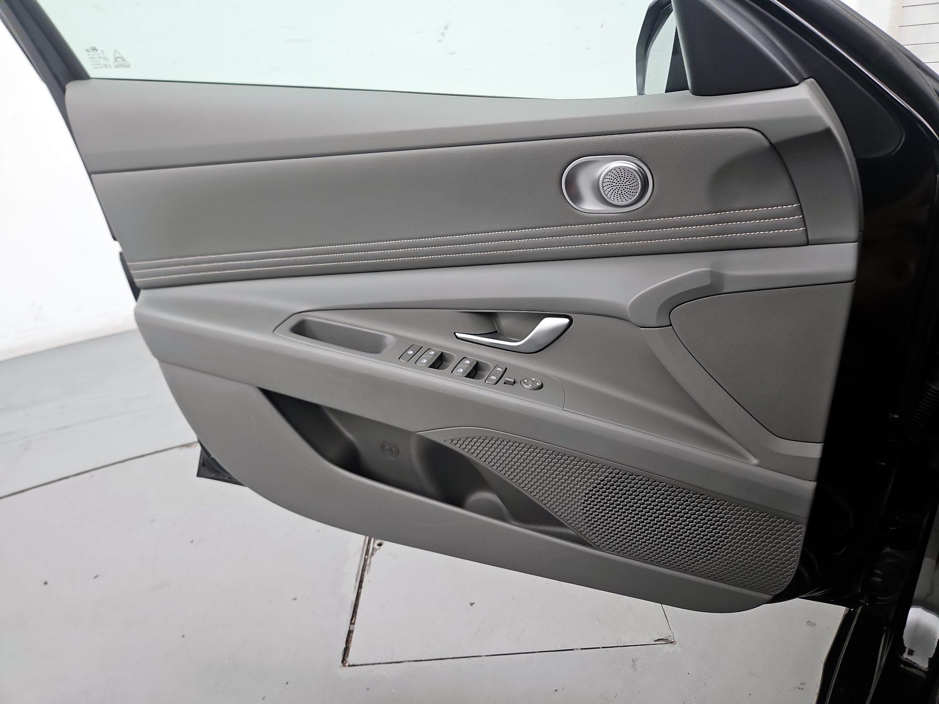 Thumbnail: 2025 Hyundai Elantra - 10