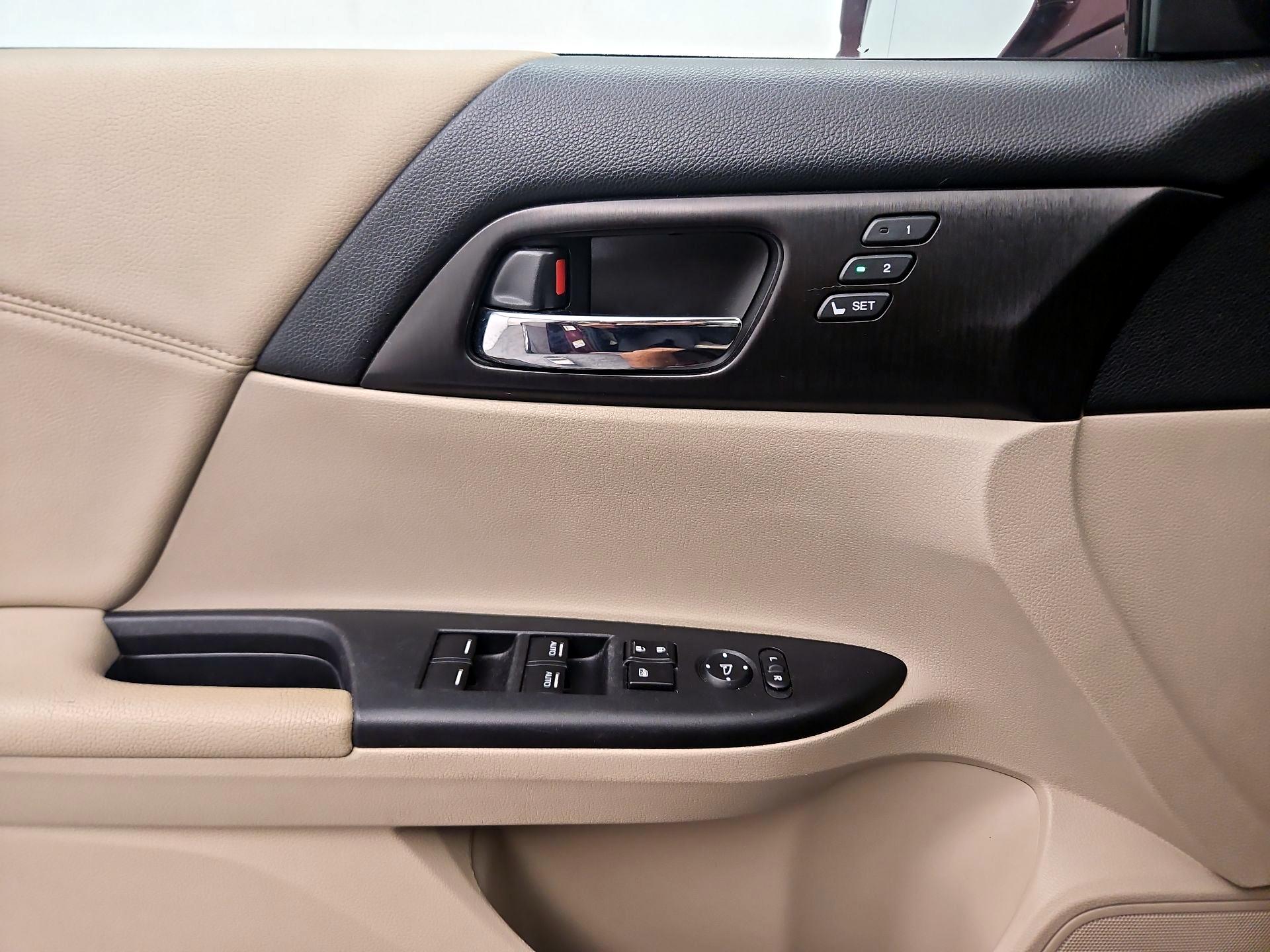 Thumbnail: 2015 Honda Accord - 10