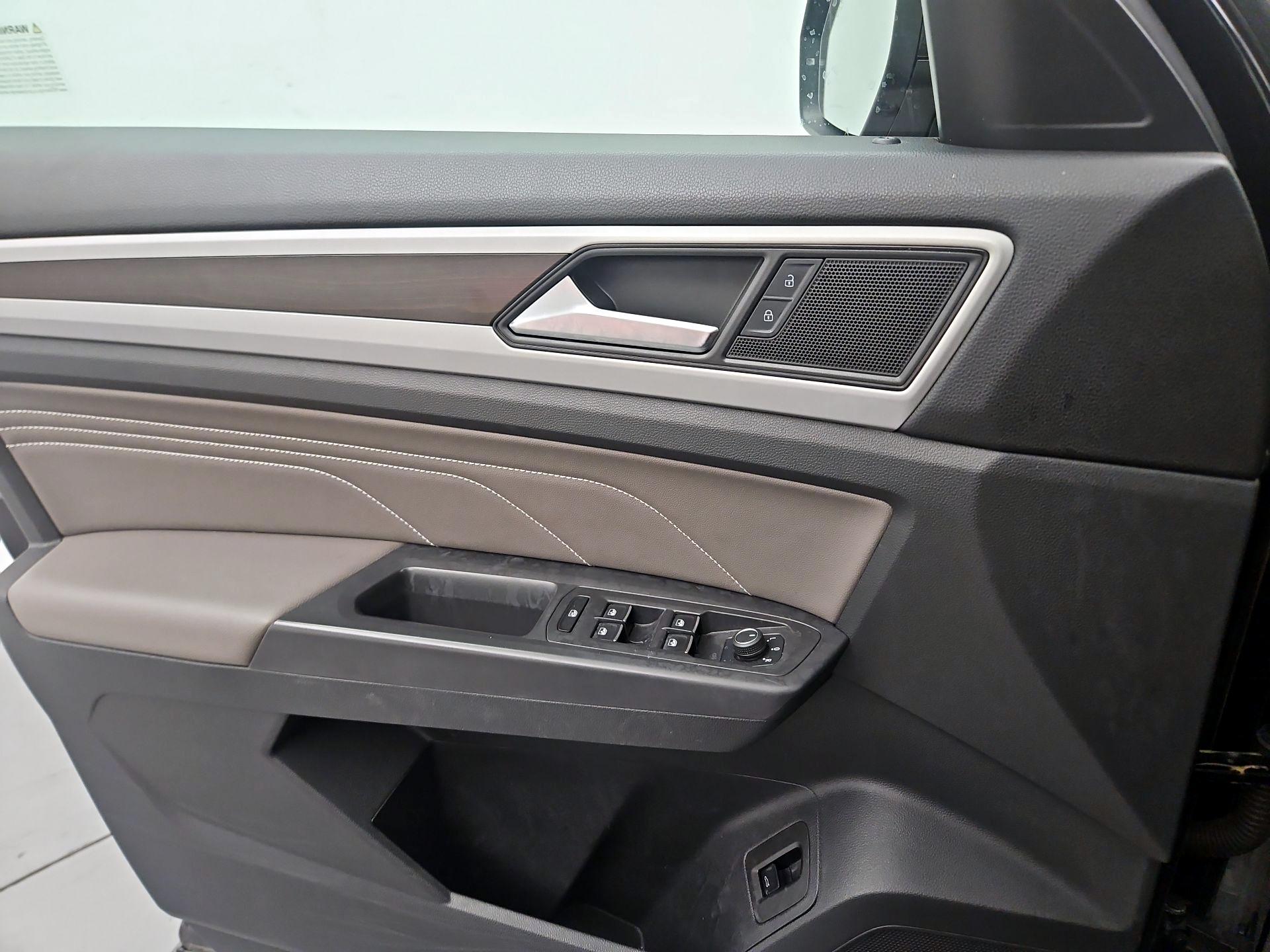 Thumbnail: 2021 Volkswagen Atlas - 10