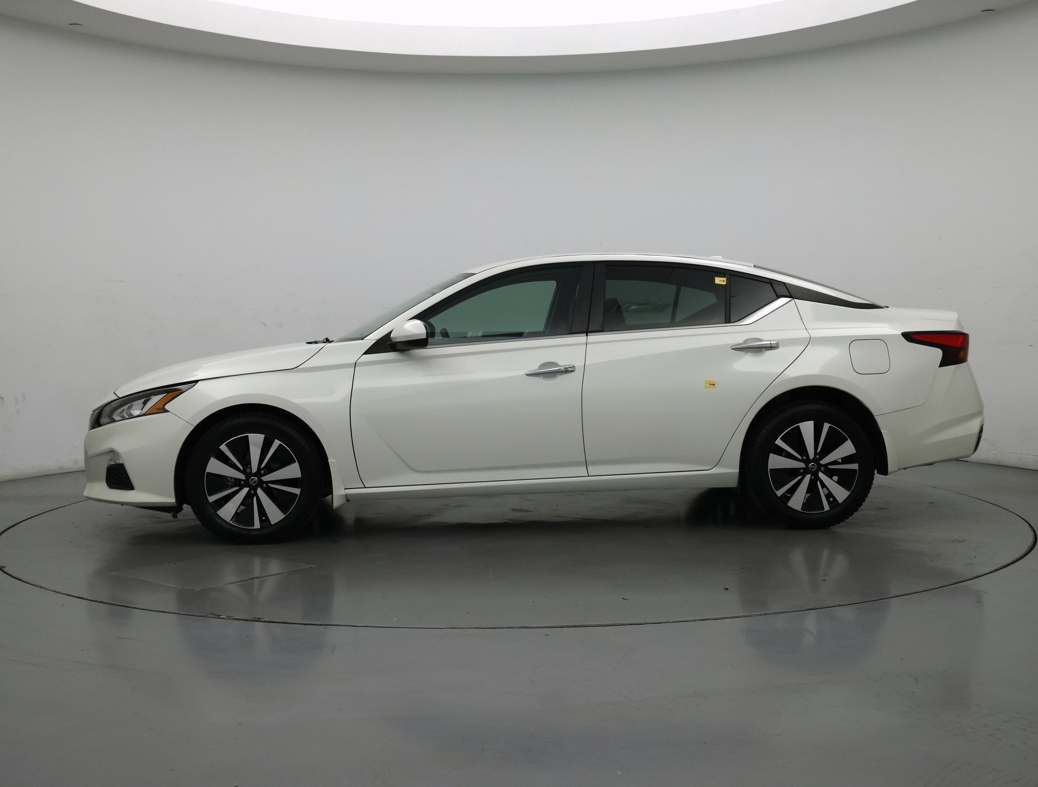 Thumbnail: 2022 Nissan Altima - 3