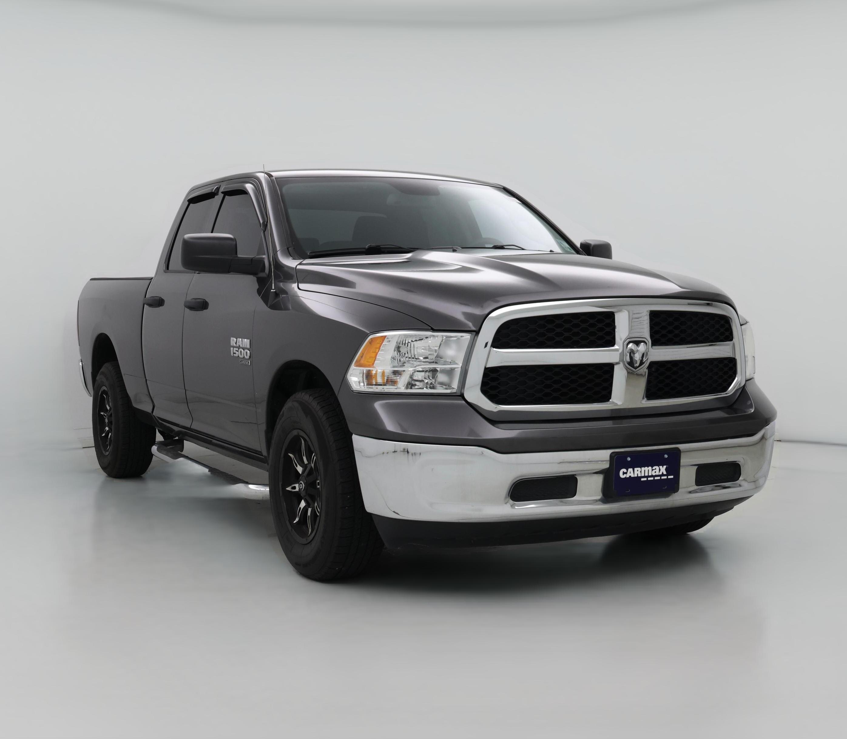 Thumbnail: 2019 RAM 1500 Classic - 1