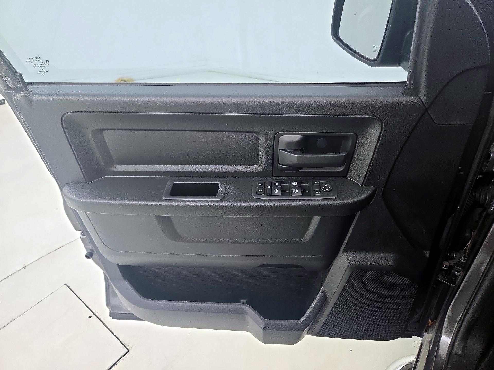 Thumbnail: 2019 RAM 1500 Classic - 12