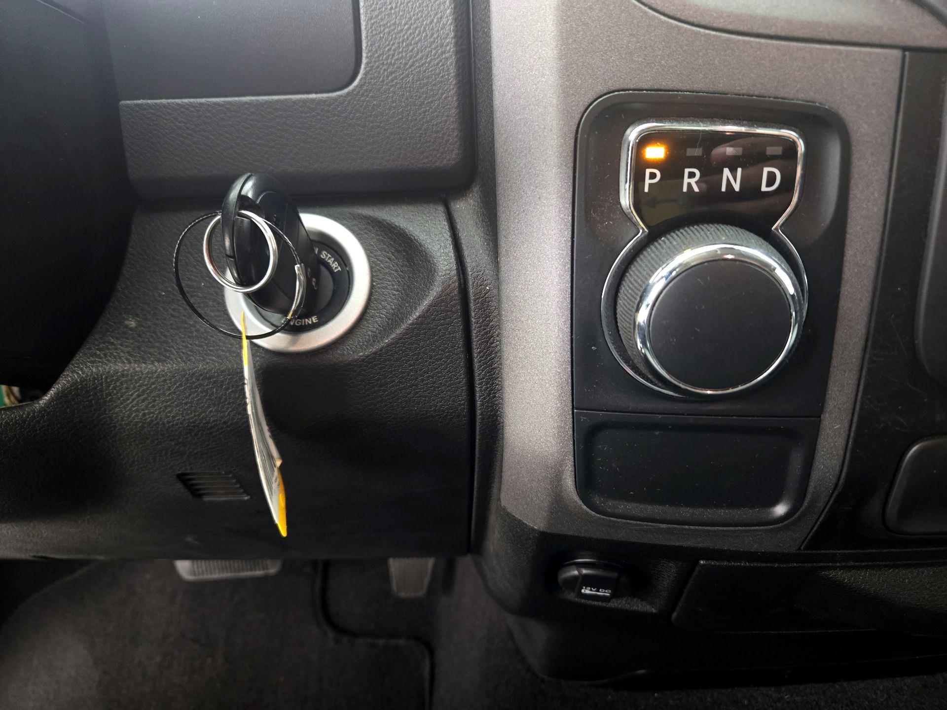 Thumbnail: 2019 RAM 1500 Classic - 17