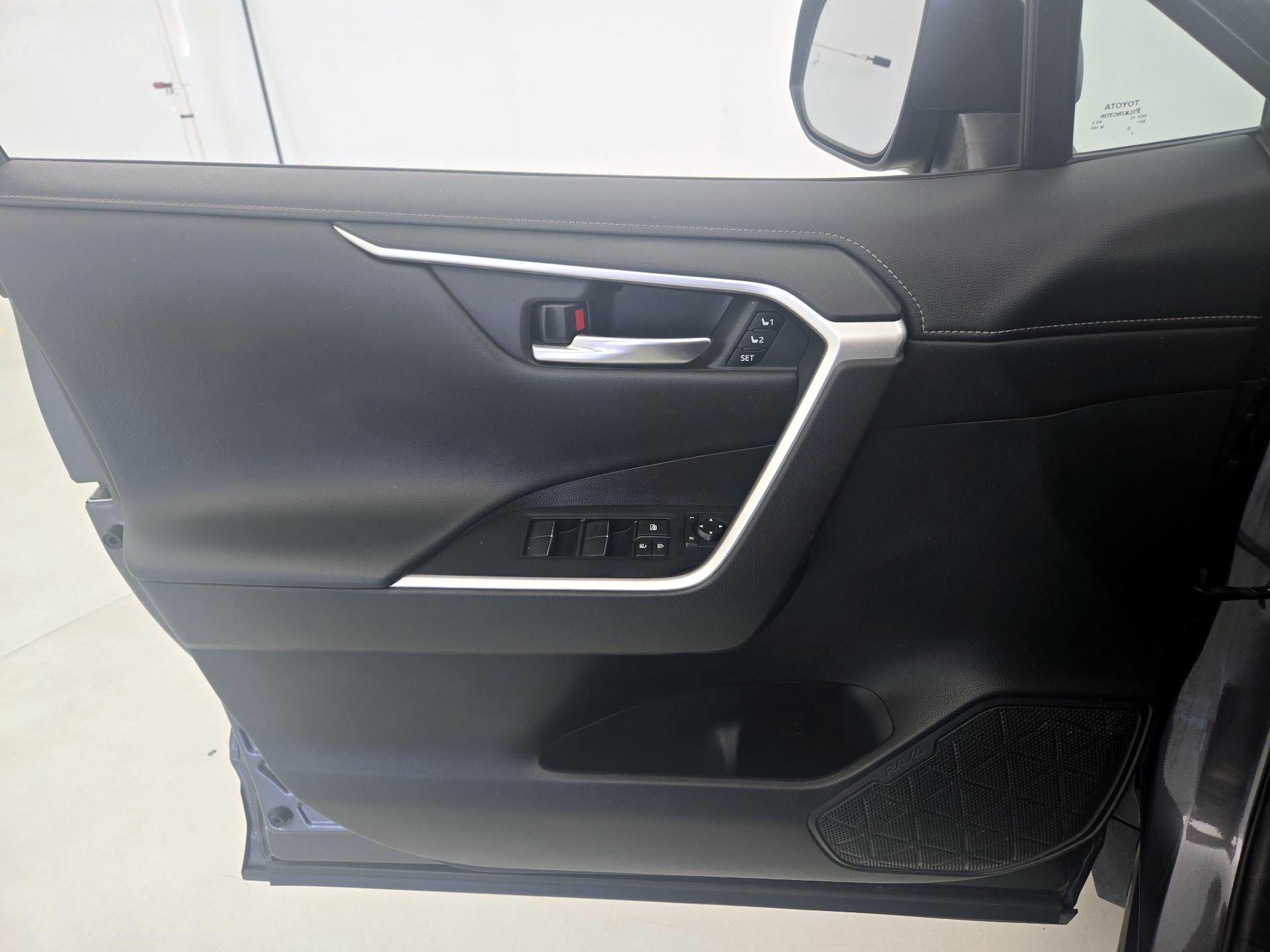Thumbnail: 2021 Toyota RAV4 - 12