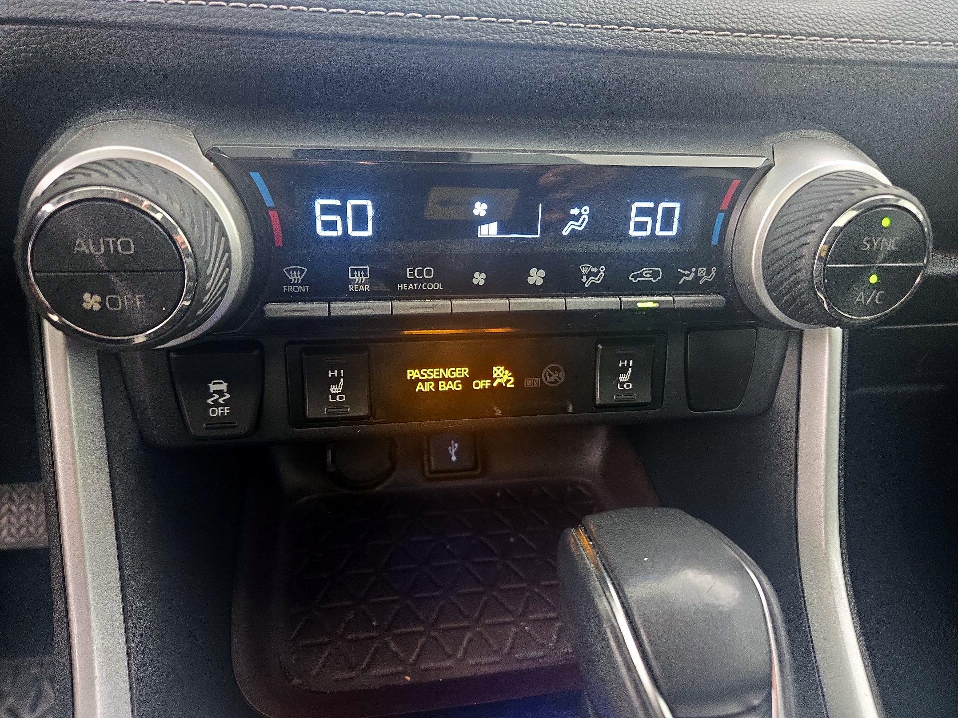 Thumbnail: 2021 Toyota RAV4 - 17