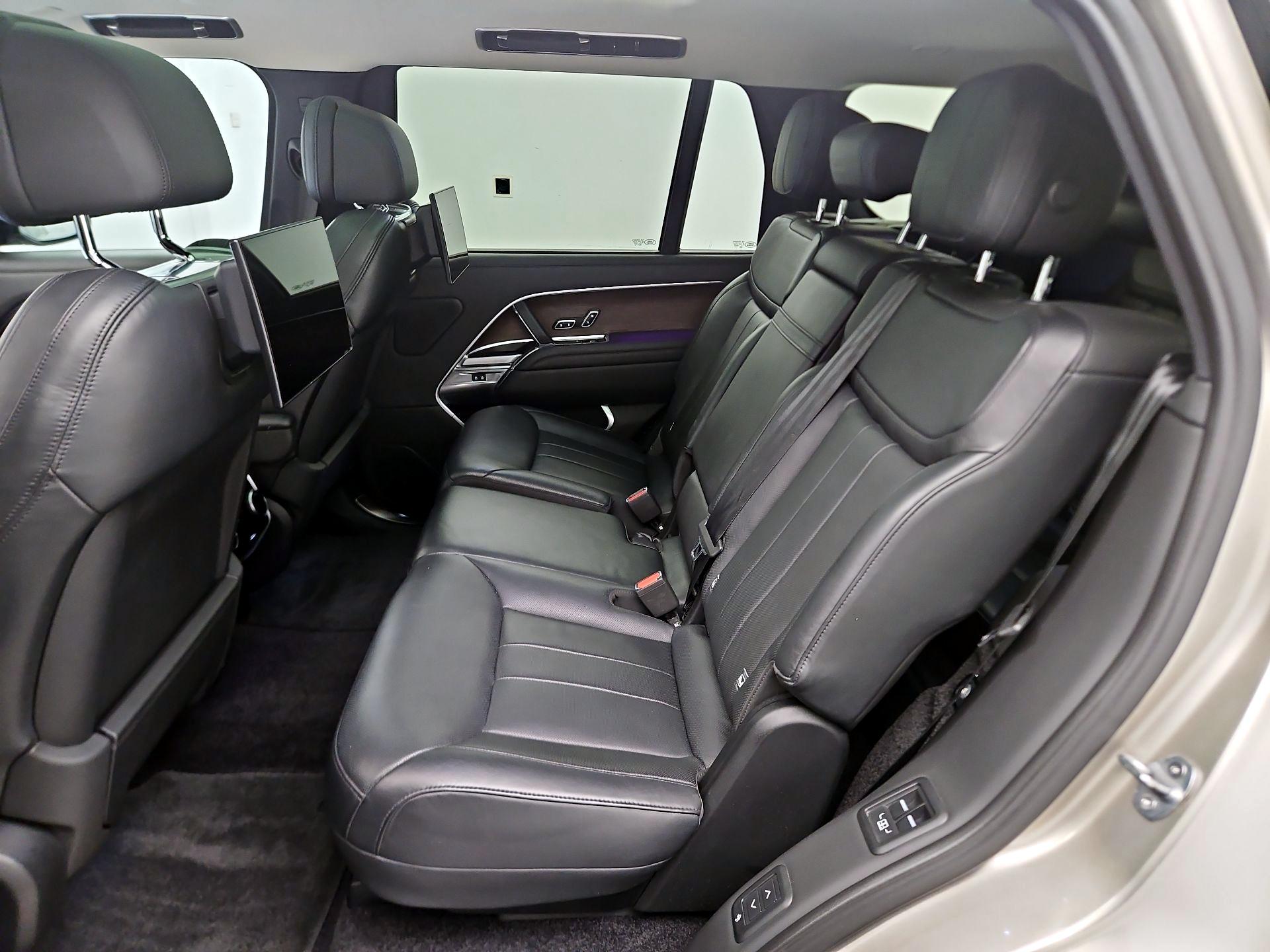 Thumbnail: 2023 Land Rover Range Rover - 19