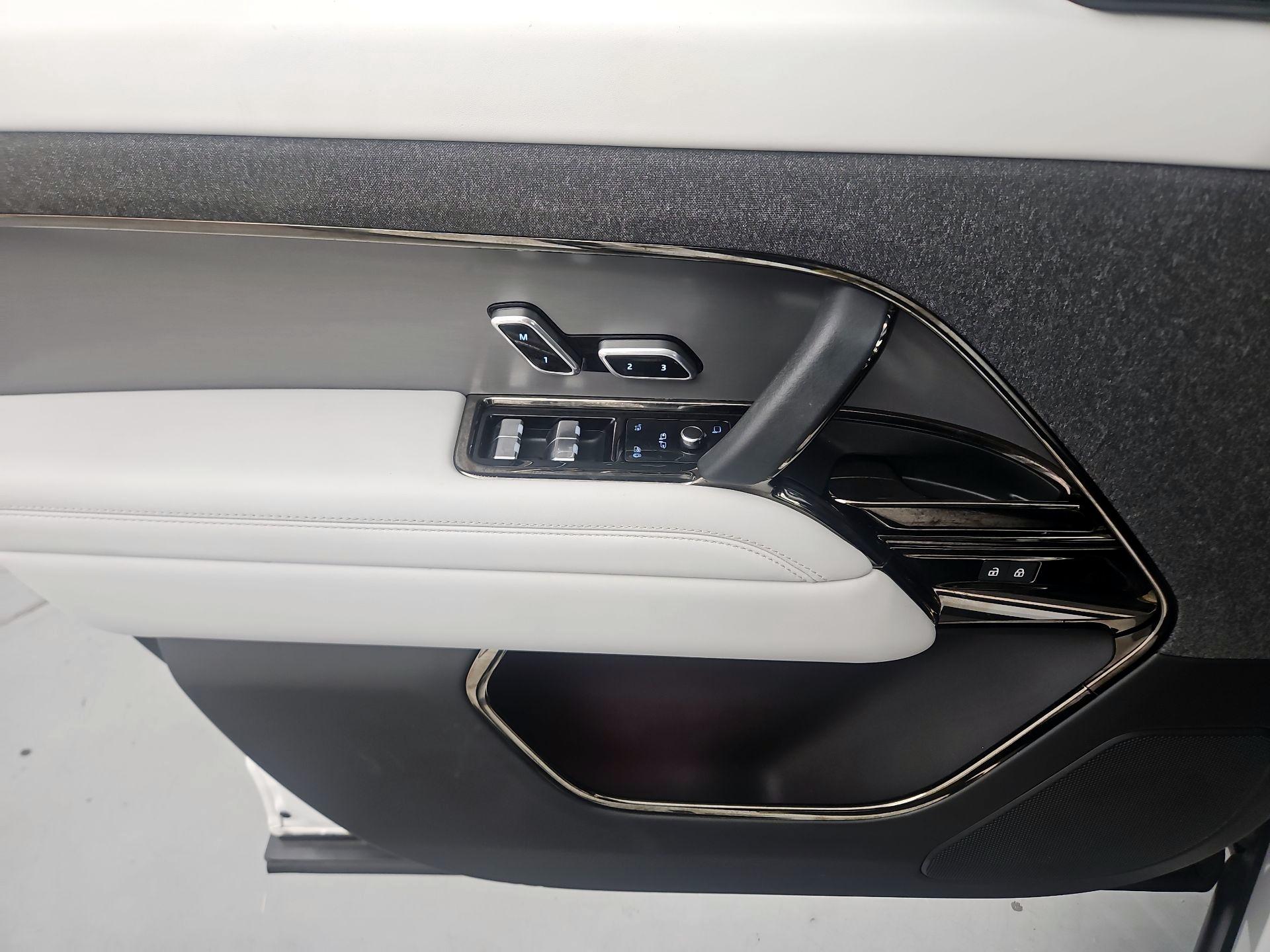 Thumbnail: 2023 Land Rover Range Rover Sport - 12