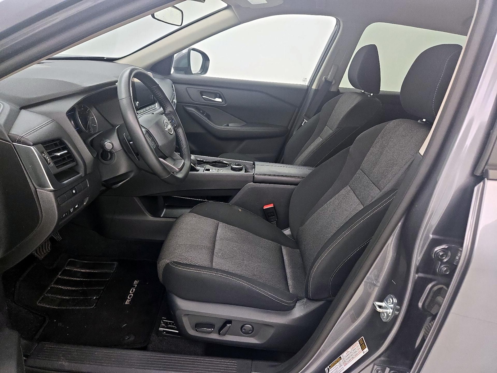2025 Nissan Rogue SV - Photo 12