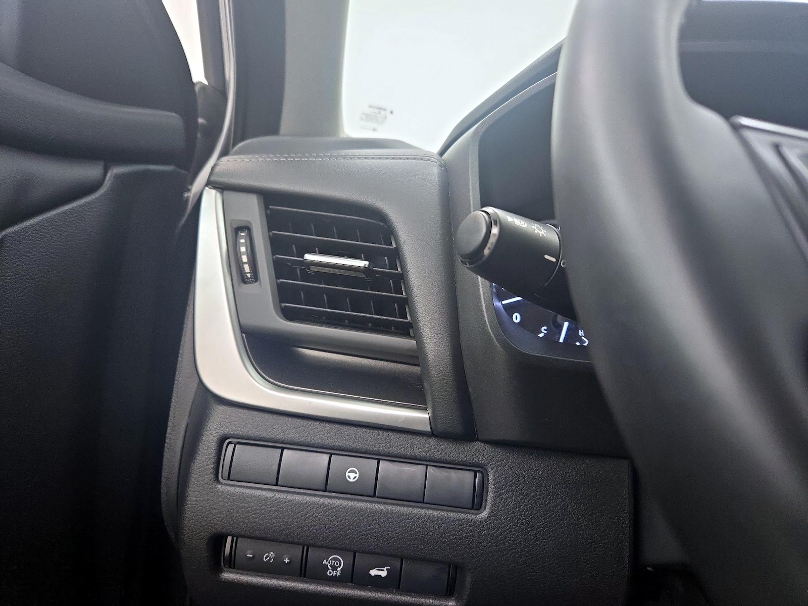 2025 Nissan Rogue SV - Photo 14