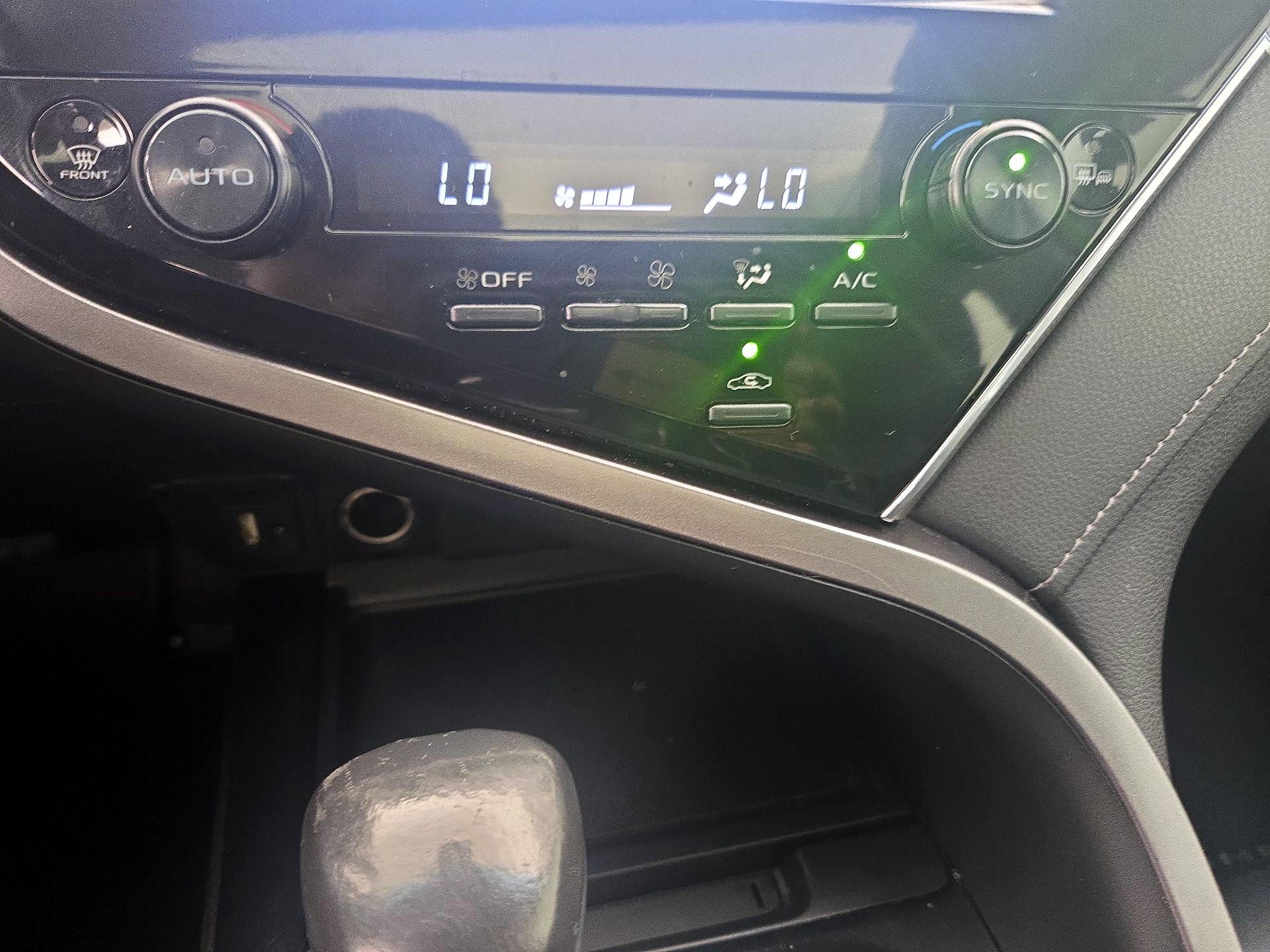 Thumbnail: 2018 Toyota Camry - 16