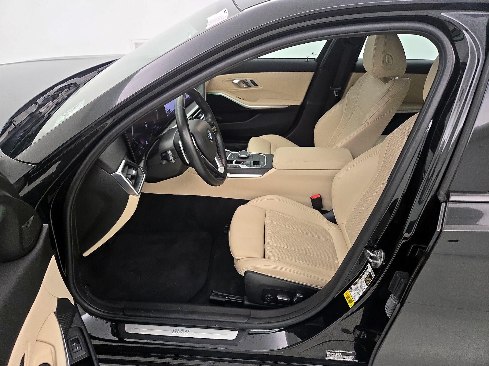 2023 BMW 3 Series 330i - Photo 12