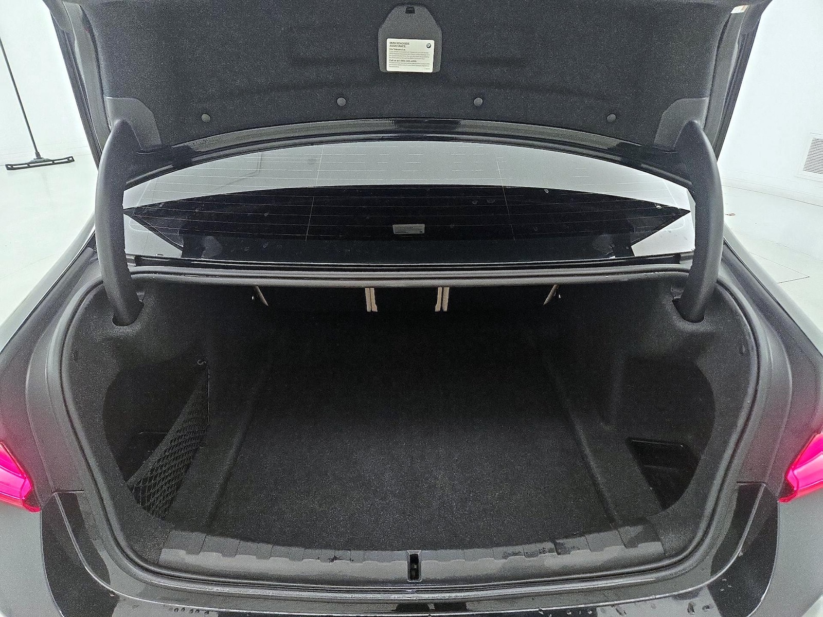 2023 BMW 3 Series 330i - Photo 23