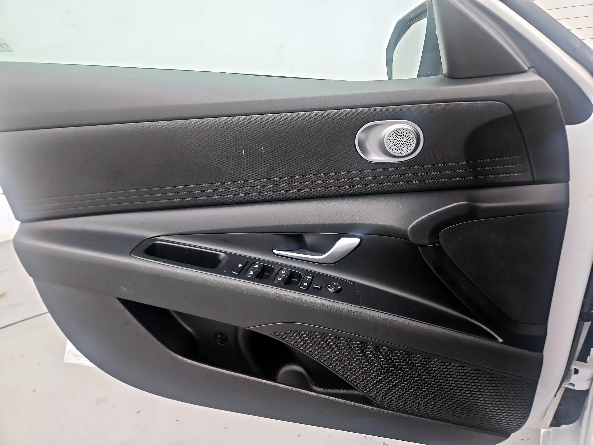 Thumbnail: 2025 Hyundai Elantra - 12