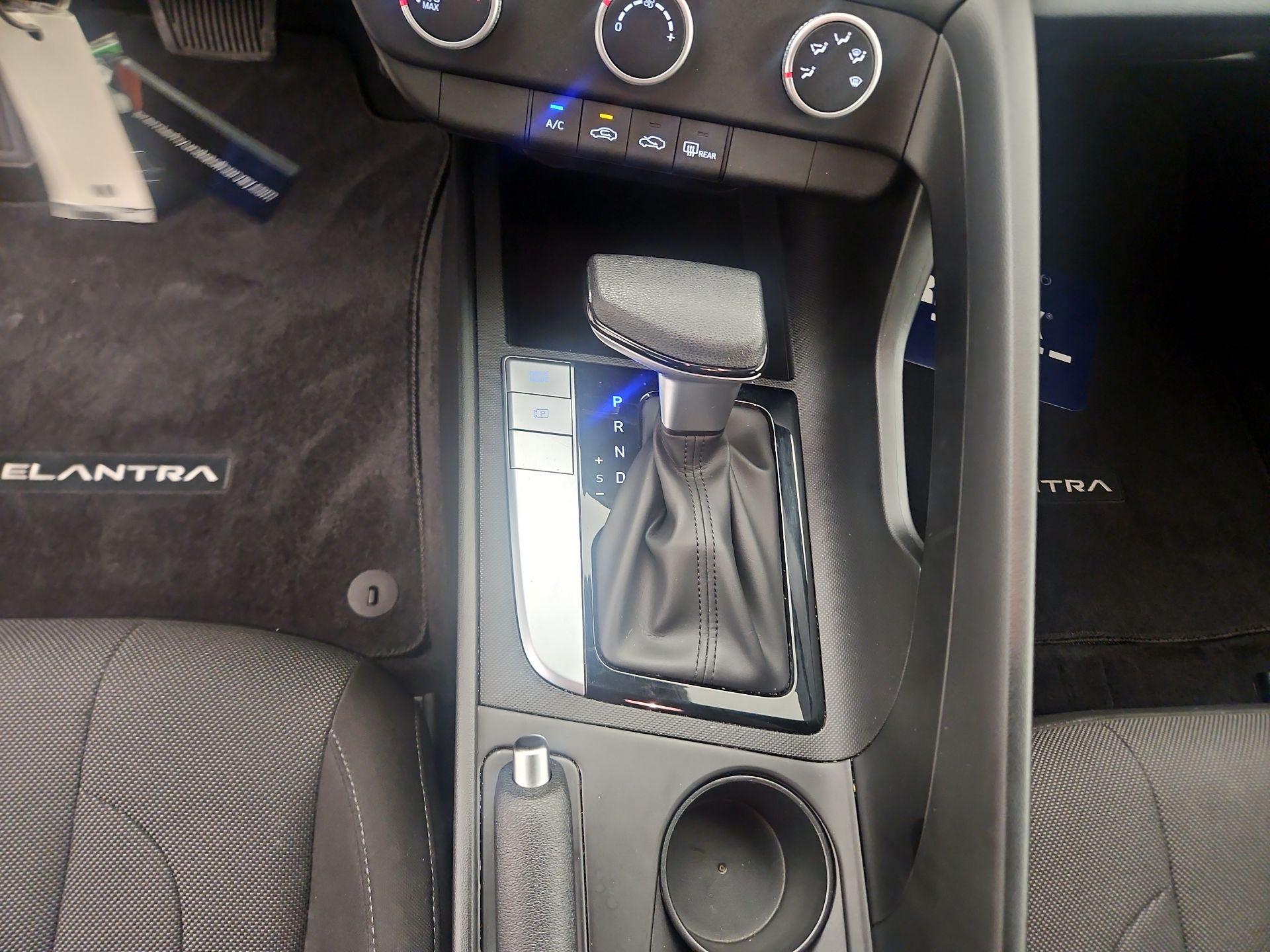 Thumbnail: 2025 Hyundai Elantra - 17