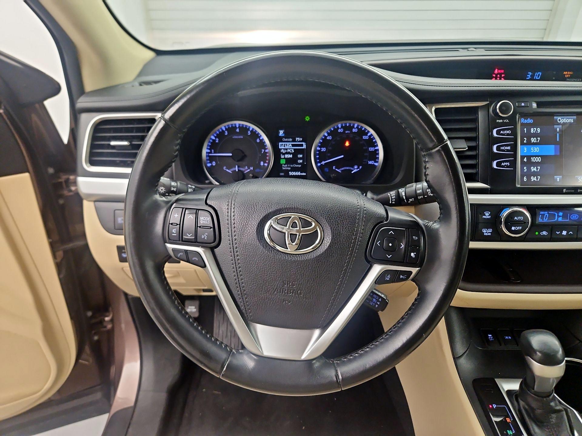 Thumbnail: 2019 Toyota Highlander - 10