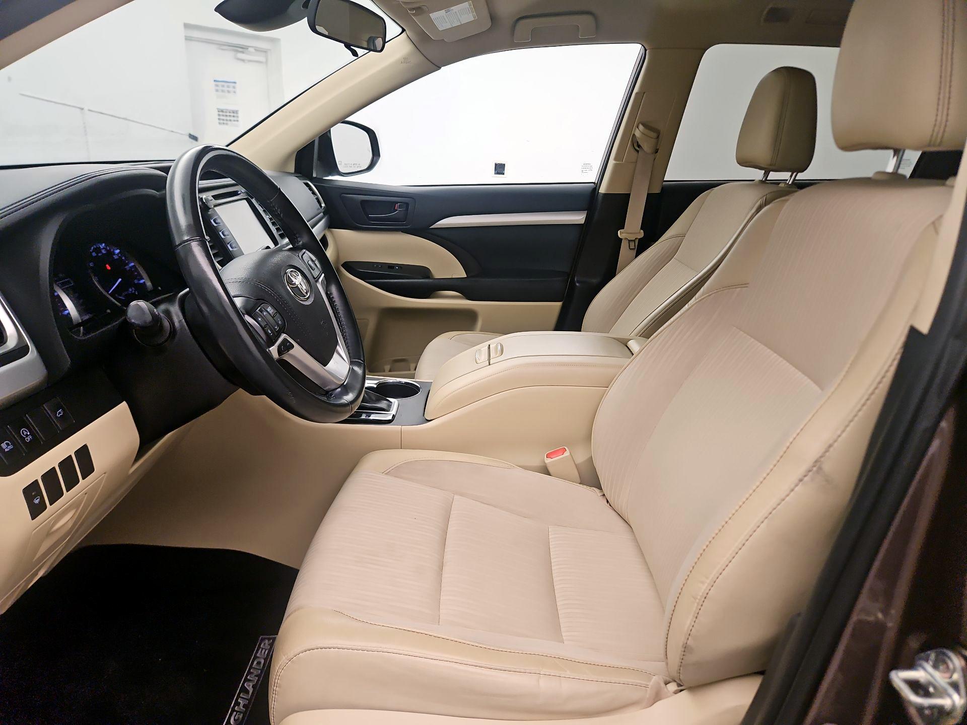 Thumbnail: 2019 Toyota Highlander - 11