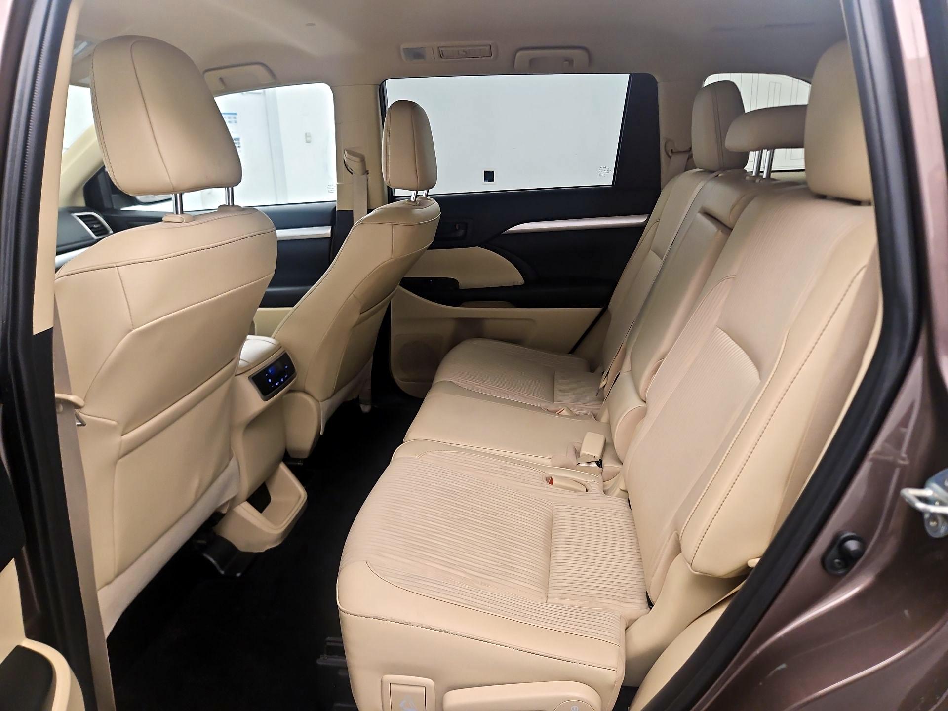 Thumbnail: 2019 Toyota Highlander - 19