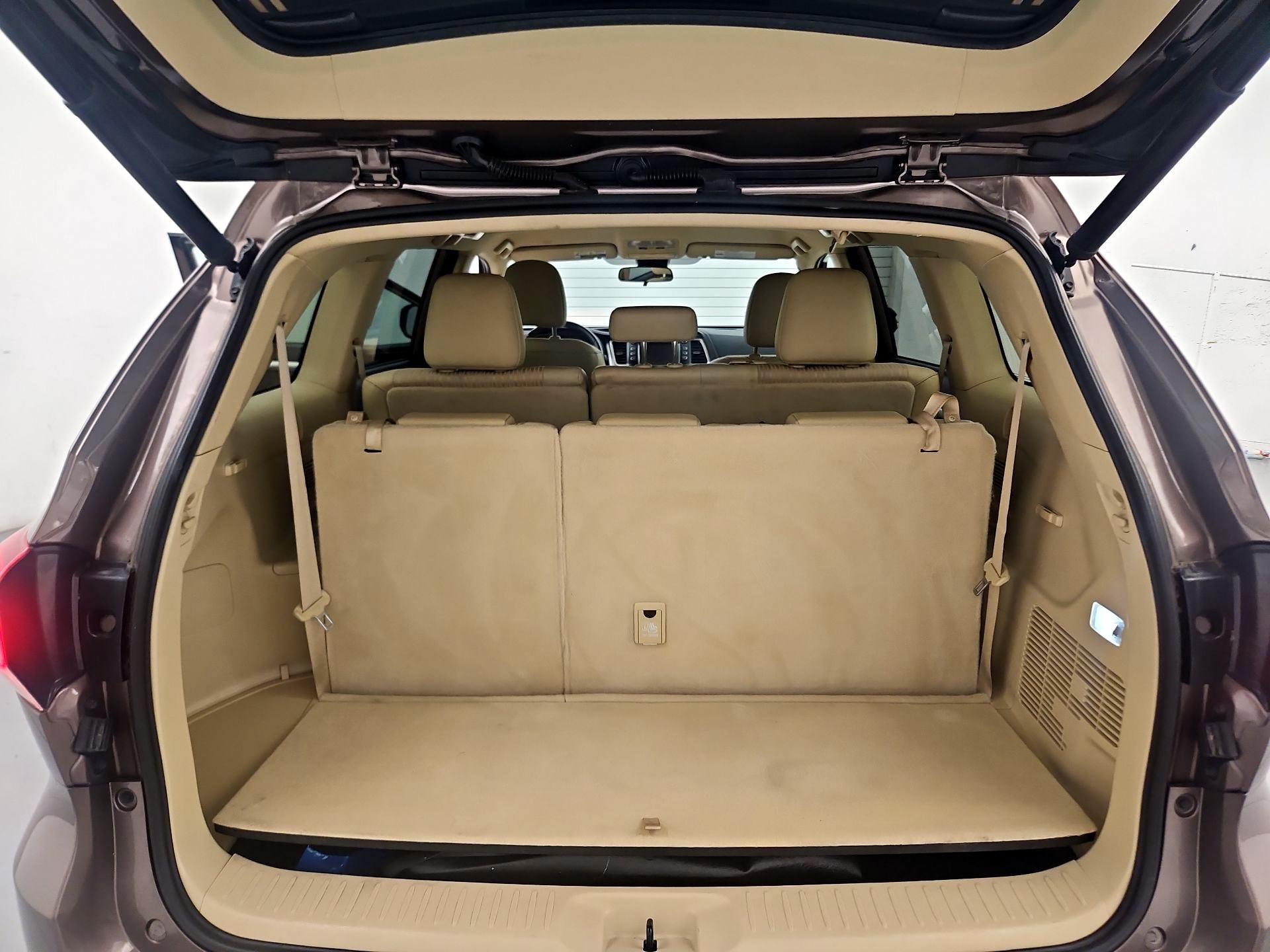 Thumbnail: 2019 Toyota Highlander - 20