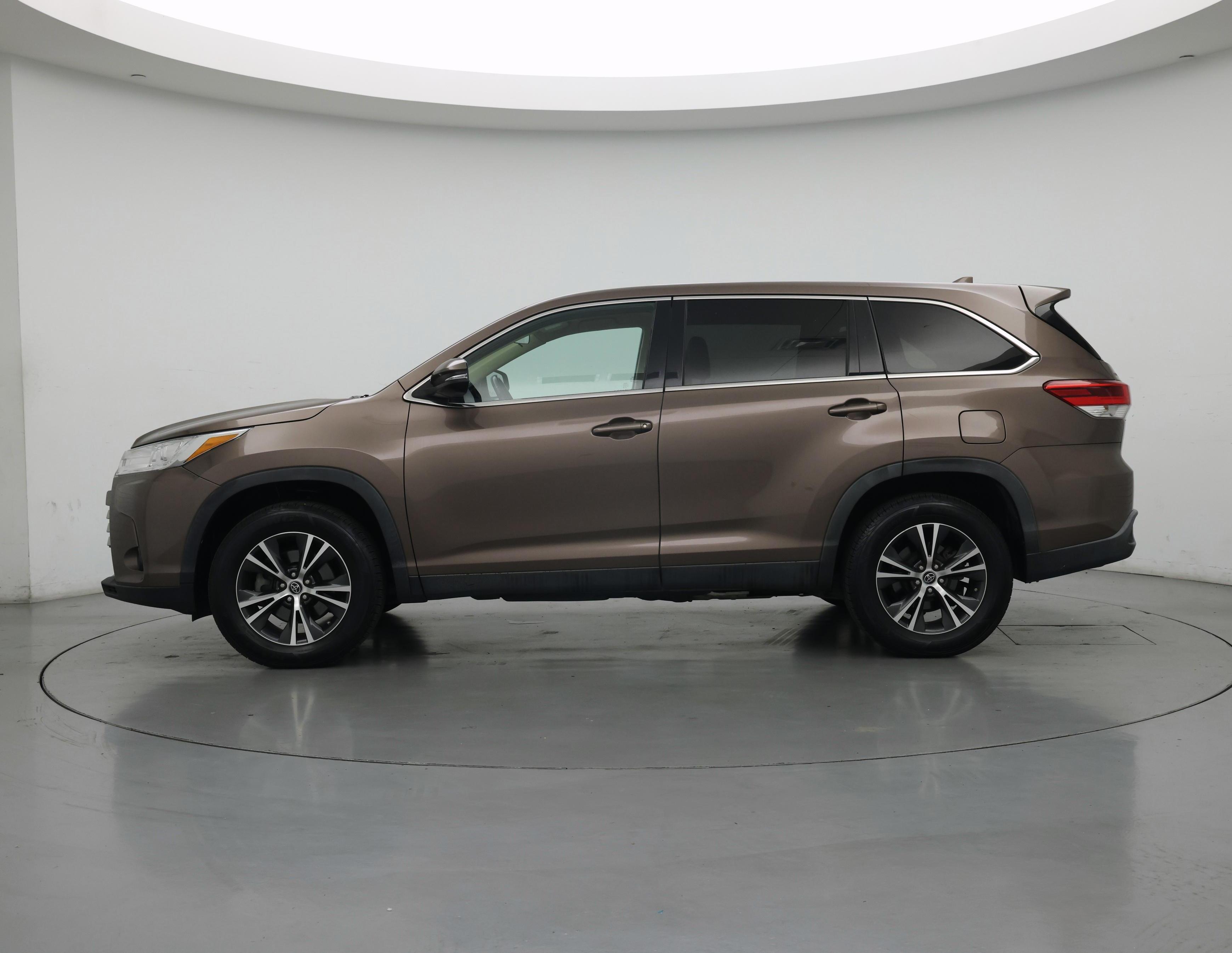 Thumbnail: 2019 Toyota Highlander - 3