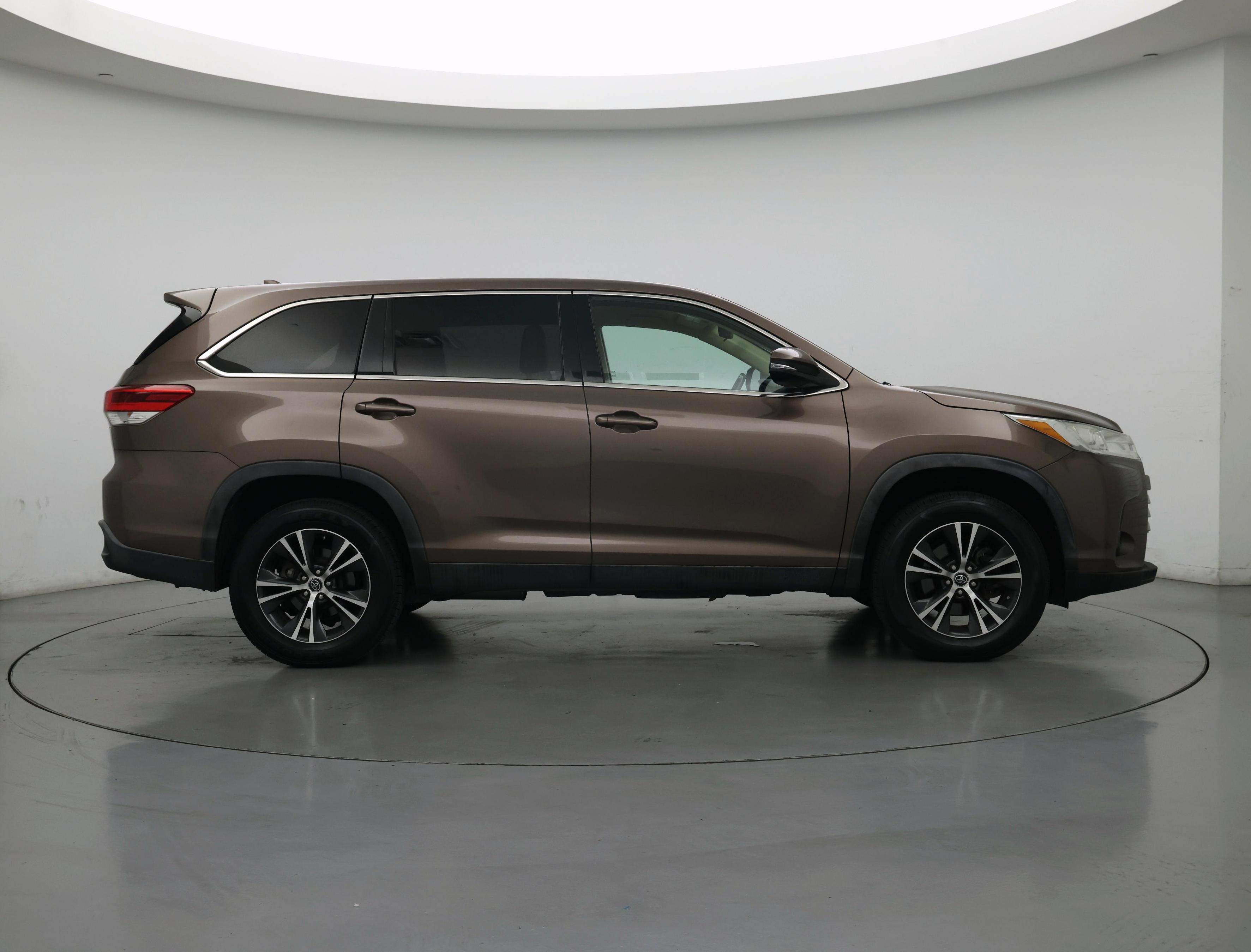 Thumbnail: 2019 Toyota Highlander - 7