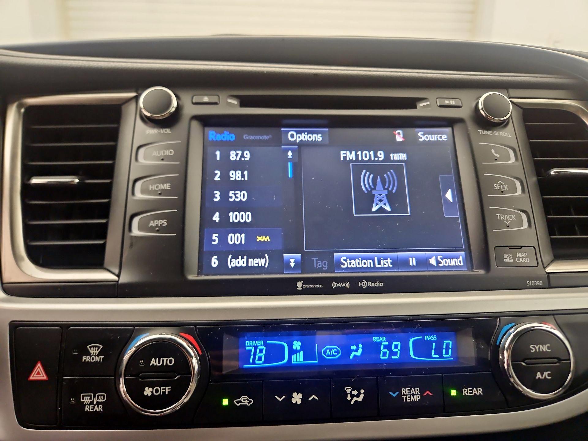 Thumbnail: 2019 Toyota Highlander - 15