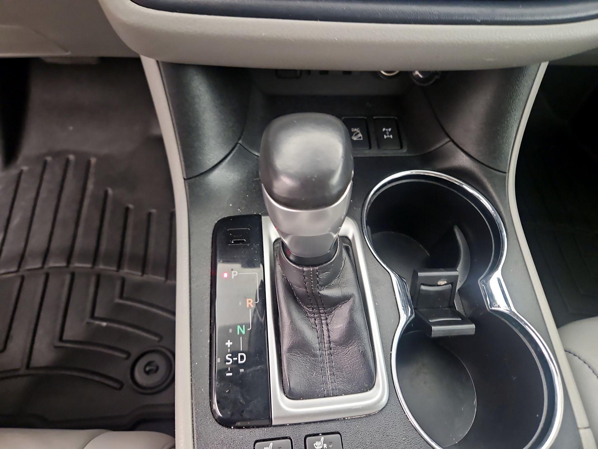 Thumbnail: 2019 Toyota Highlander - 17