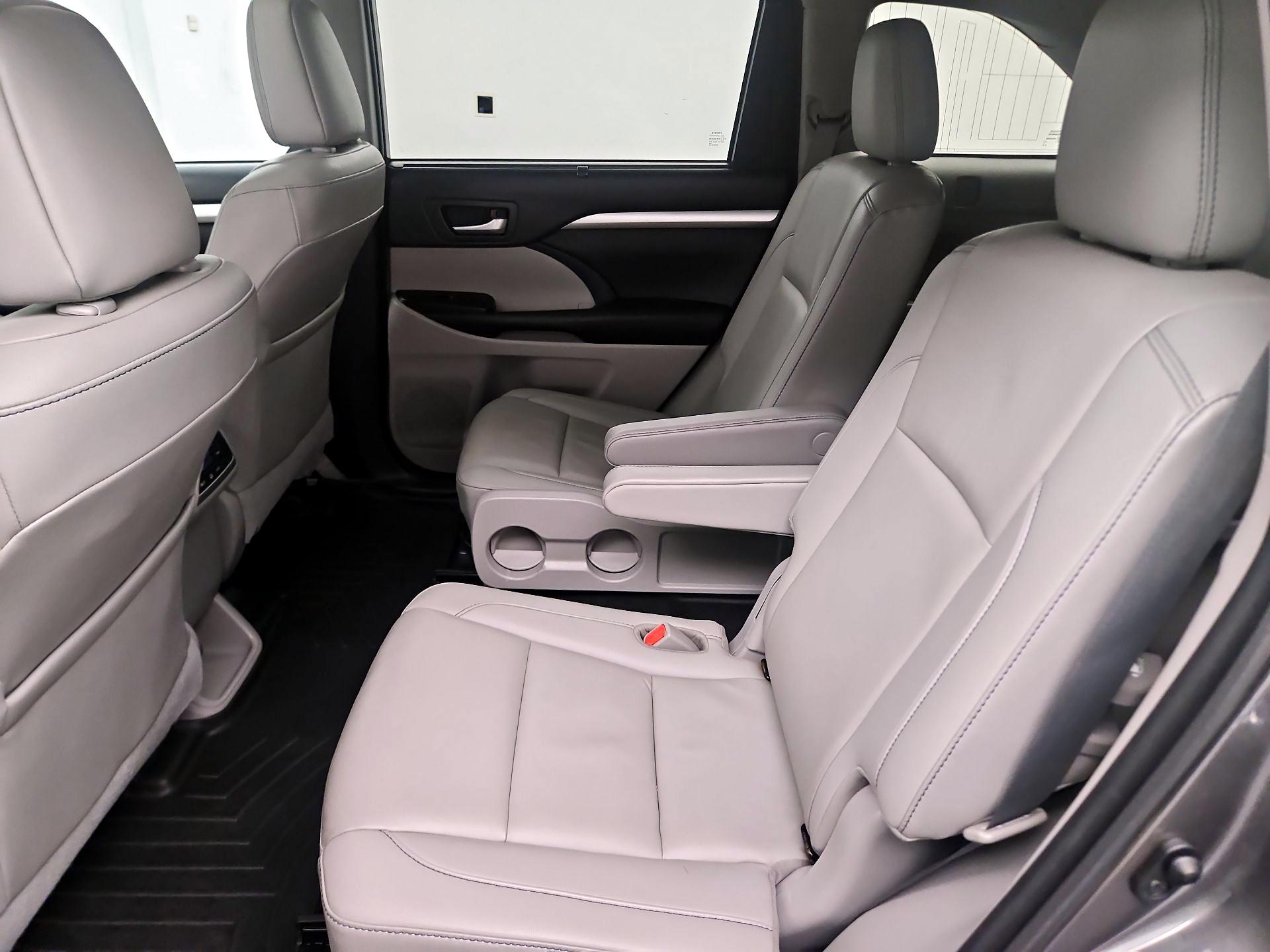 Thumbnail: 2019 Toyota Highlander - 20